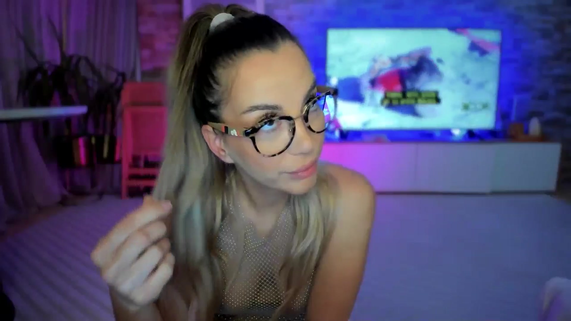 Gallery image thumbnail from Alesia_'s myfreecams stream on, 04/27/2025, 23:00 image 20 of 20