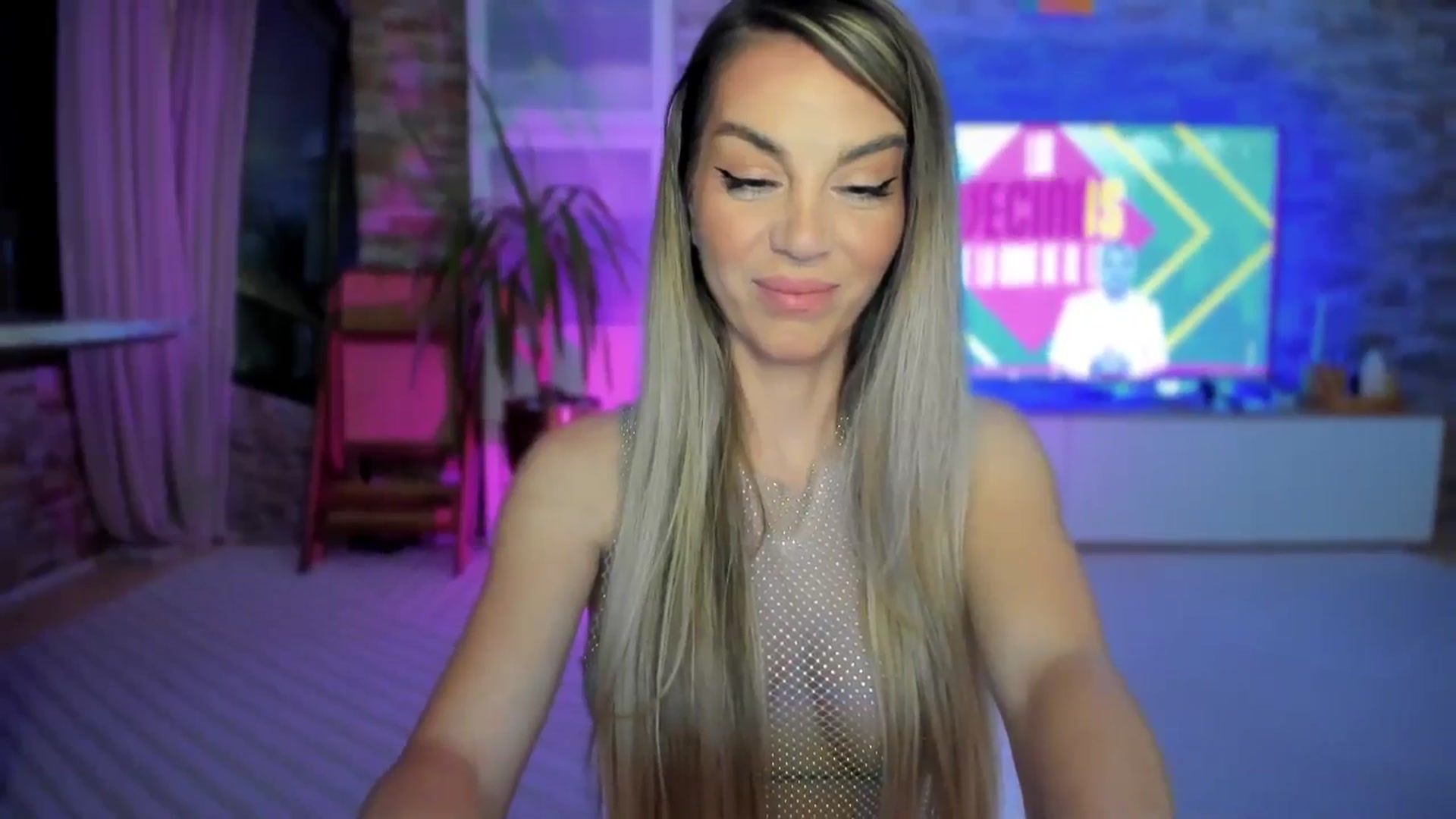 Gallery image thumbnail from Alesia_'s myfreecams stream on, 05/01/2025, 22:44 image 17 of 20