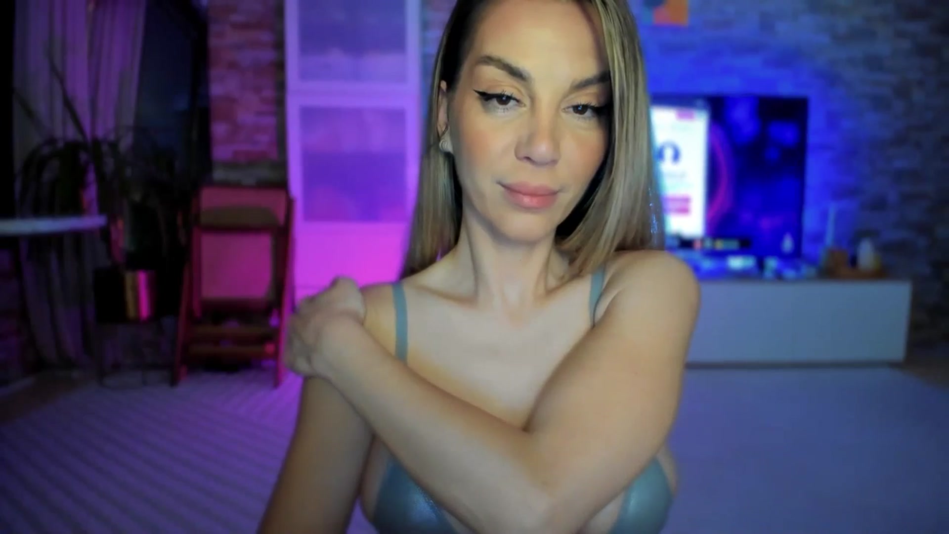 Gallery image thumbnail from Alesia_'s myfreecams stream on, 05/02/2025, 24:55 image 8 of 20