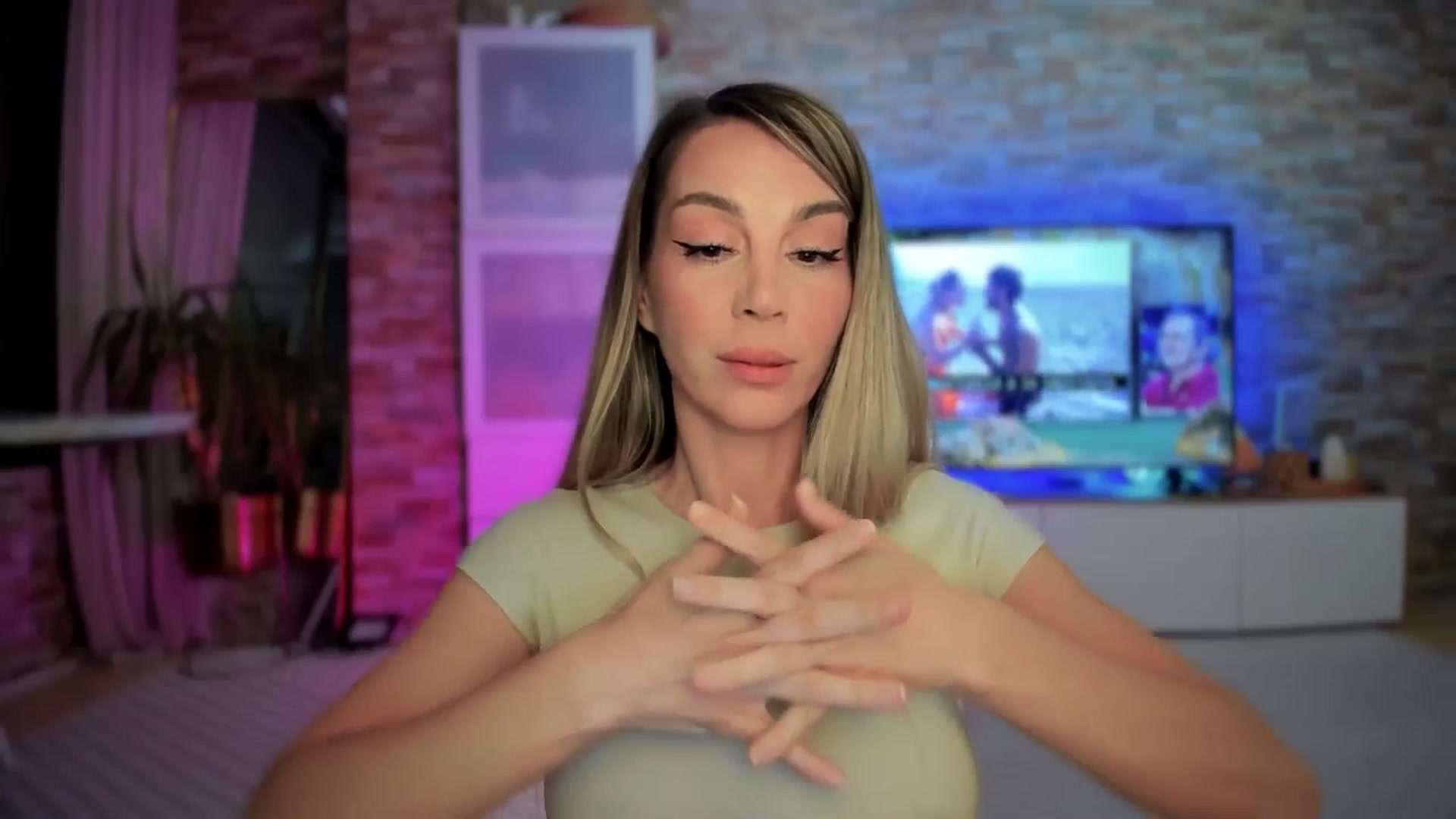 Gallery image thumbnail from Alesia_'s myfreecams stream on, 05/05/2025, 24:06 image 13 of 20