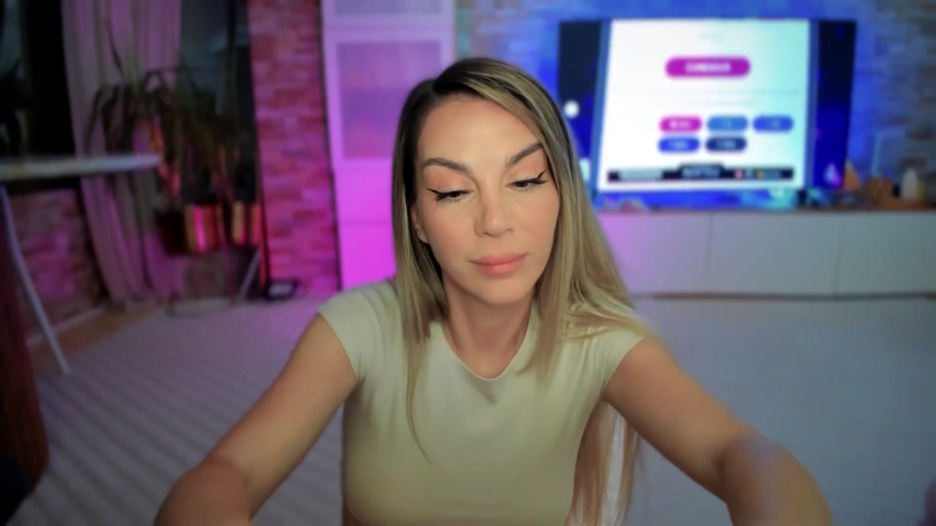 Gallery image thumbnail from Alesia_'s myfreecams stream on, 05/05/2025, 24:22 image 13 of 20