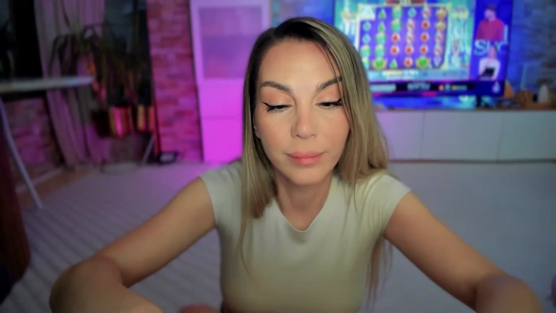 Gallery image thumbnail from Alesia_'s myfreecams stream on, 05/05/2025, 24:22 image 20 of 20