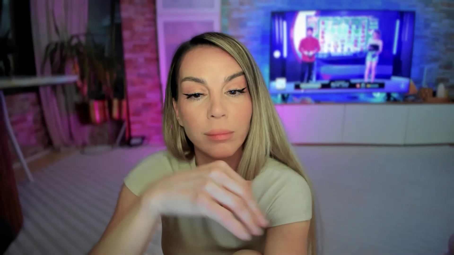Gallery image thumbnail from Alesia_'s myfreecams stream on, 05/05/2025, 24:22 image 1 of 20