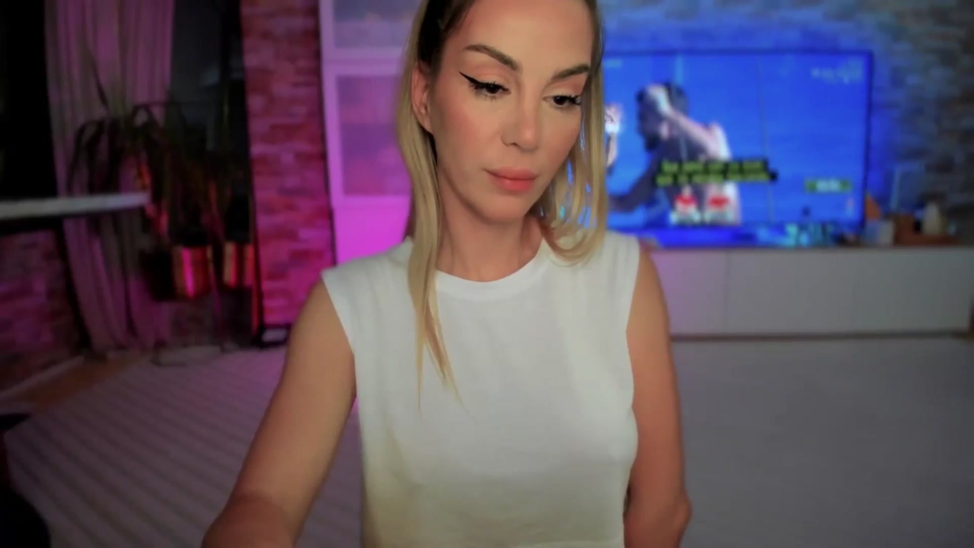 Gallery image thumbnail from Alesia_'s myfreecams stream on, 05/06/2025, 23:44 image 10 of 20