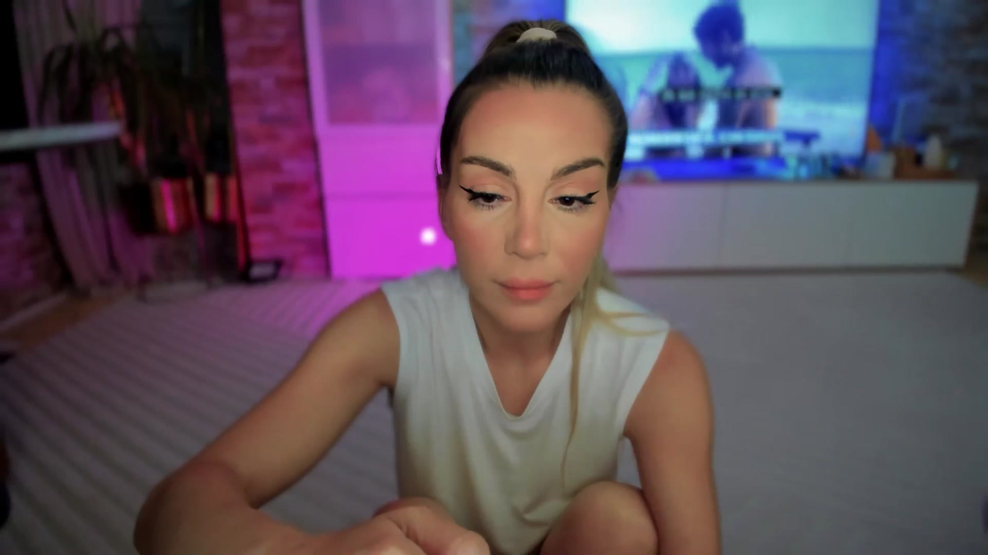 Gallery image thumbnail from Alesia_'s myfreecams stream on, 05/06/2025, 23:44 image 13 of 20
