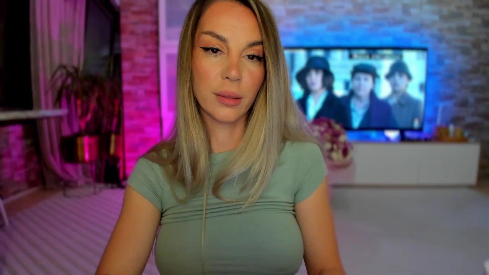 Gallery image thumbnail from Alesia_'s myfreecams stream on, 05/19/2025, 22:59 image 1 of 20