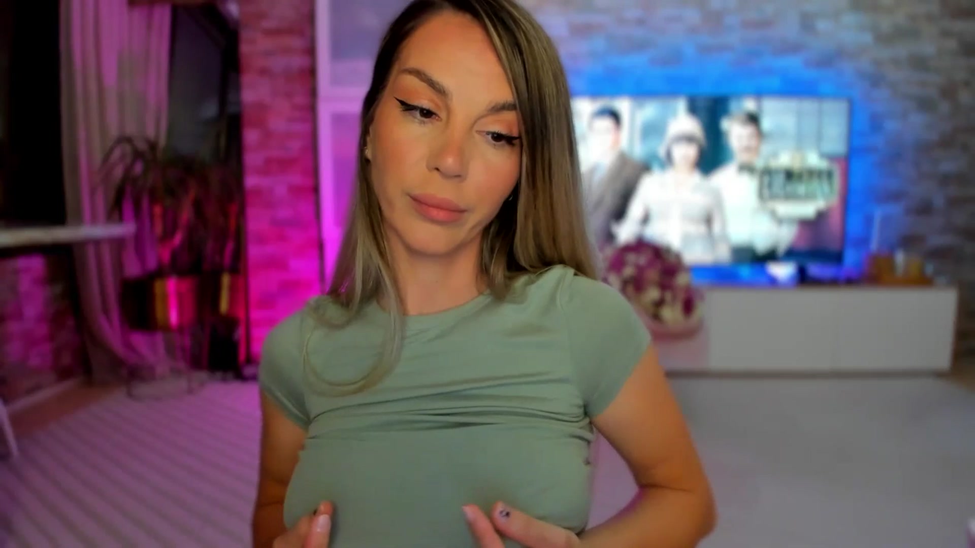 Gallery image thumbnail from Alesia_'s myfreecams stream on, 05/19/2025, 22:59 image 5 of 20