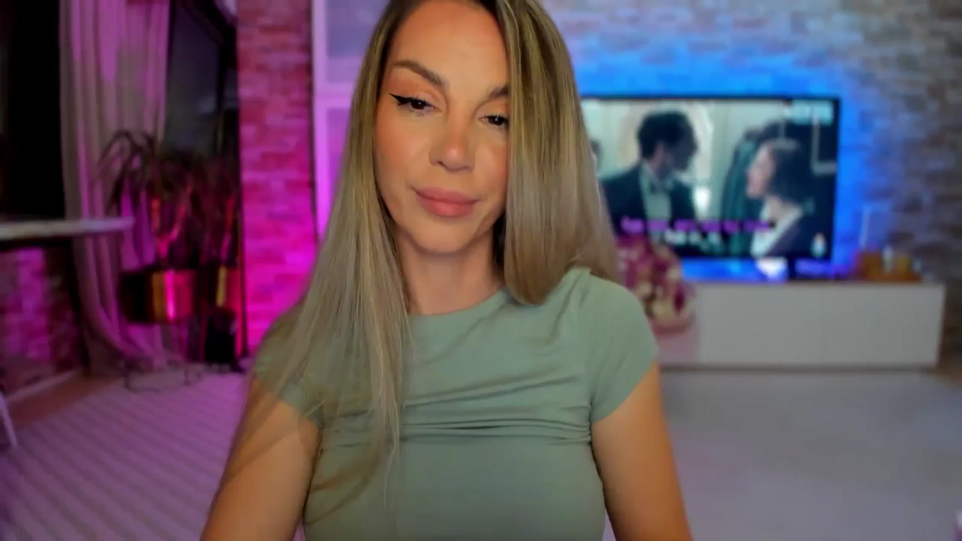 Gallery image thumbnail from Alesia_'s myfreecams stream on, 05/19/2025, 22:59 image 4 of 20