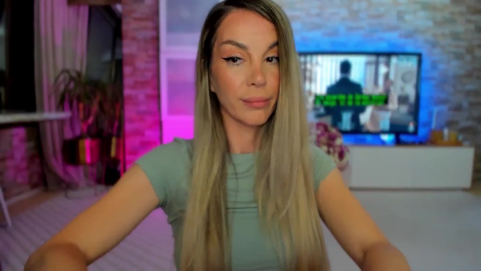 Gallery image thumbnail from Alesia_'s myfreecams stream on, 05/19/2025, 22:59 image 13 of 20