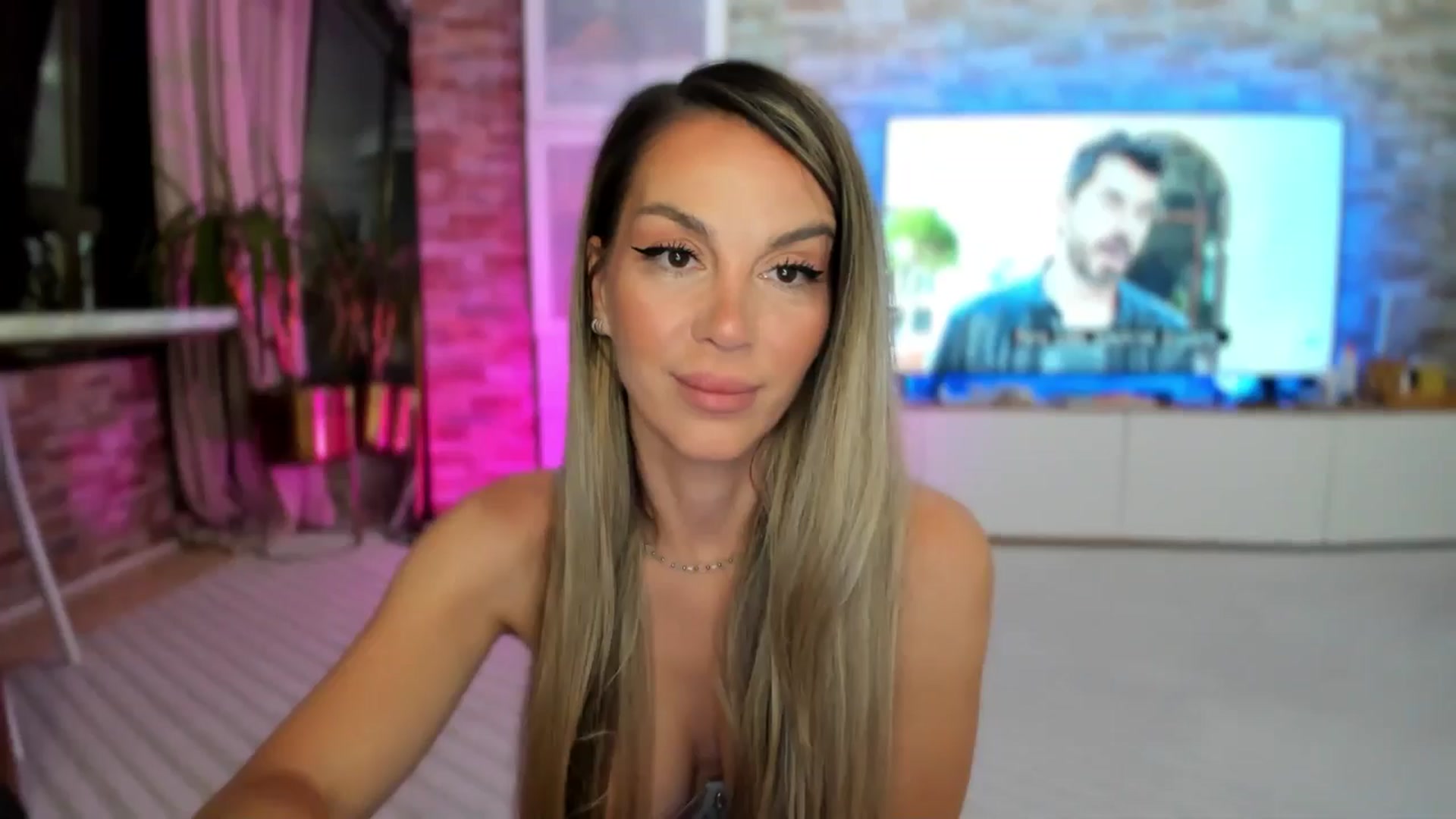 Gallery image thumbnail from Alesia_'s myfreecams stream on, 05/25/2025, 24:38 image 20 of 20