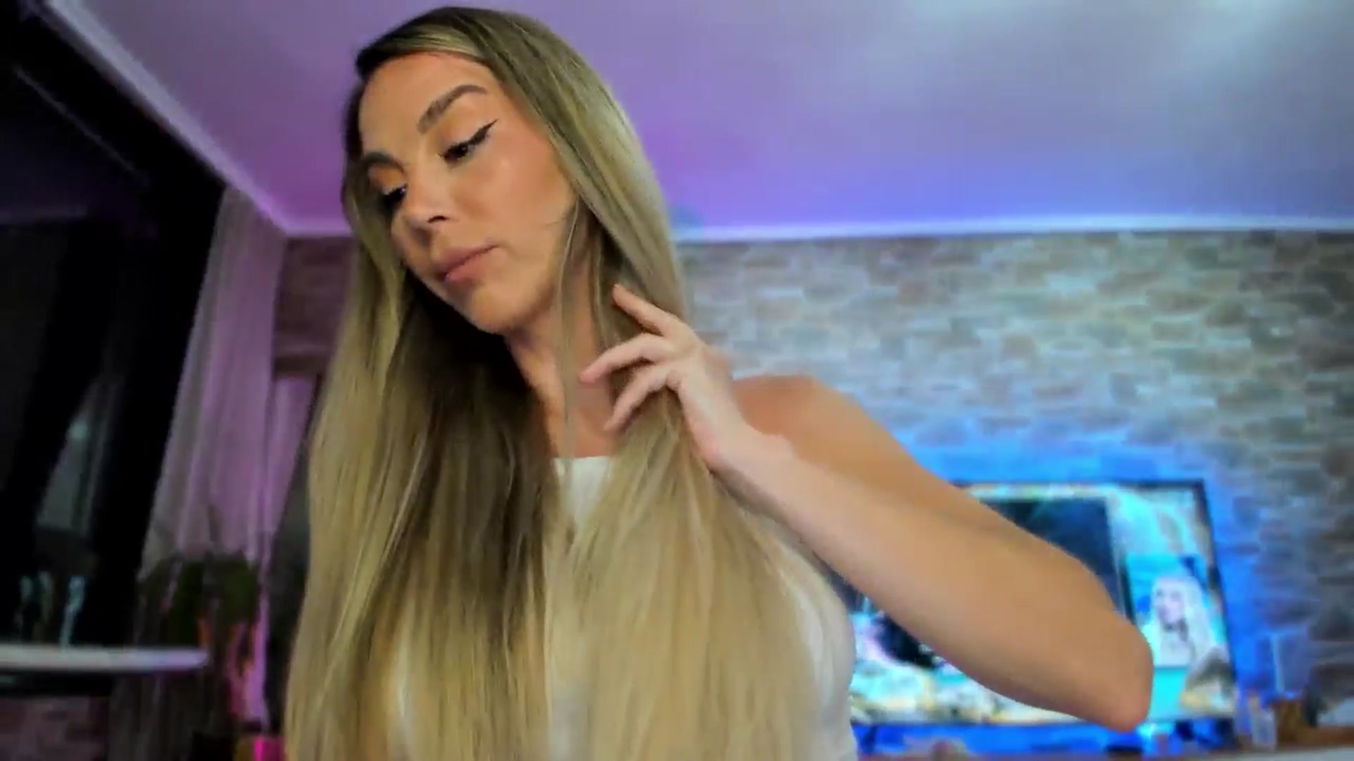 Gallery image thumbnail from Alesia_'s myfreecams stream on, 05/27/2025, 22:38 image 20 of 20