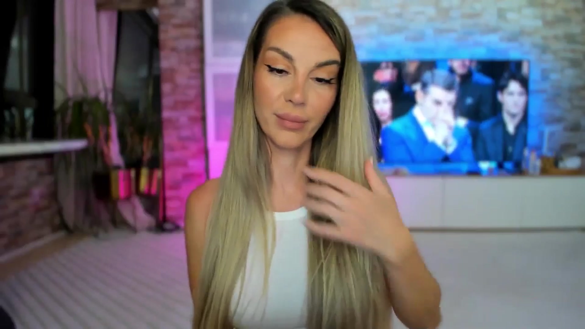 Gallery image thumbnail from Alesia_'s myfreecams stream on, 05/27/2025, 22:38 image 10 of 20