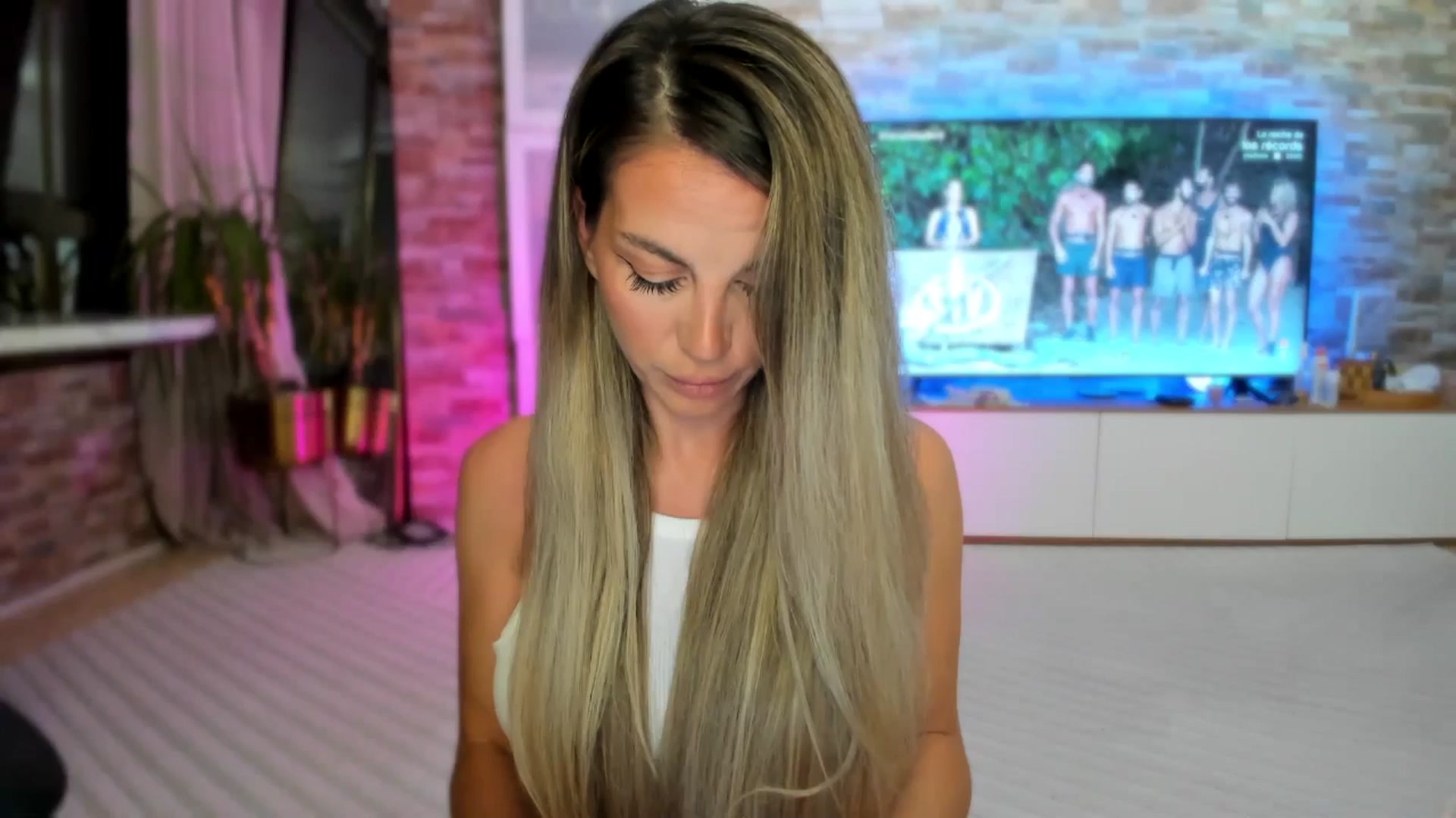Gallery image thumbnail from Alesia_'s myfreecams stream on, 05/27/2025, 22:38 image 19 of 20