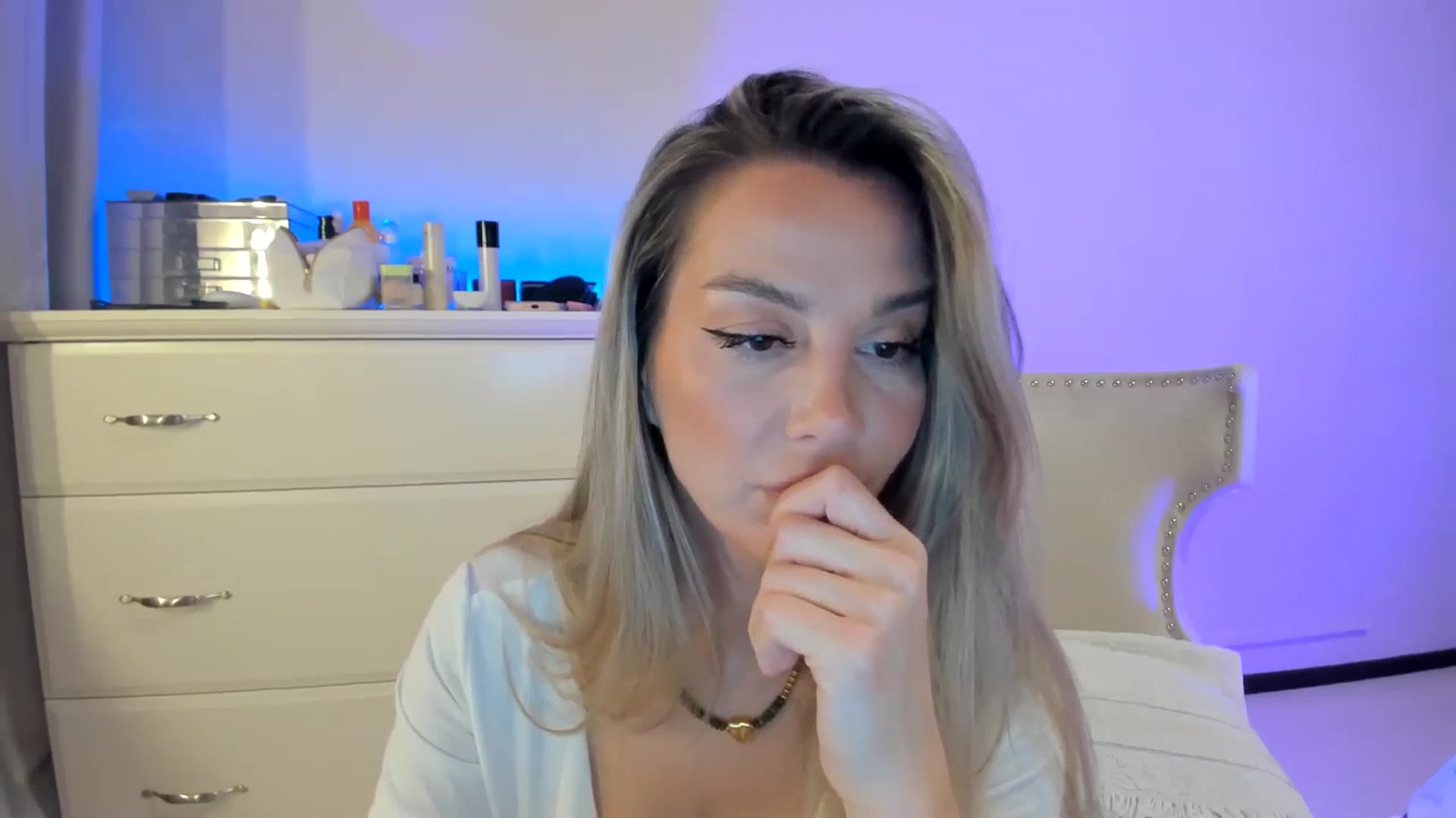 Gallery image thumbnail from Alesia_'s myfreecams stream on, 08/02/2025, 23:54 image 16 of 20