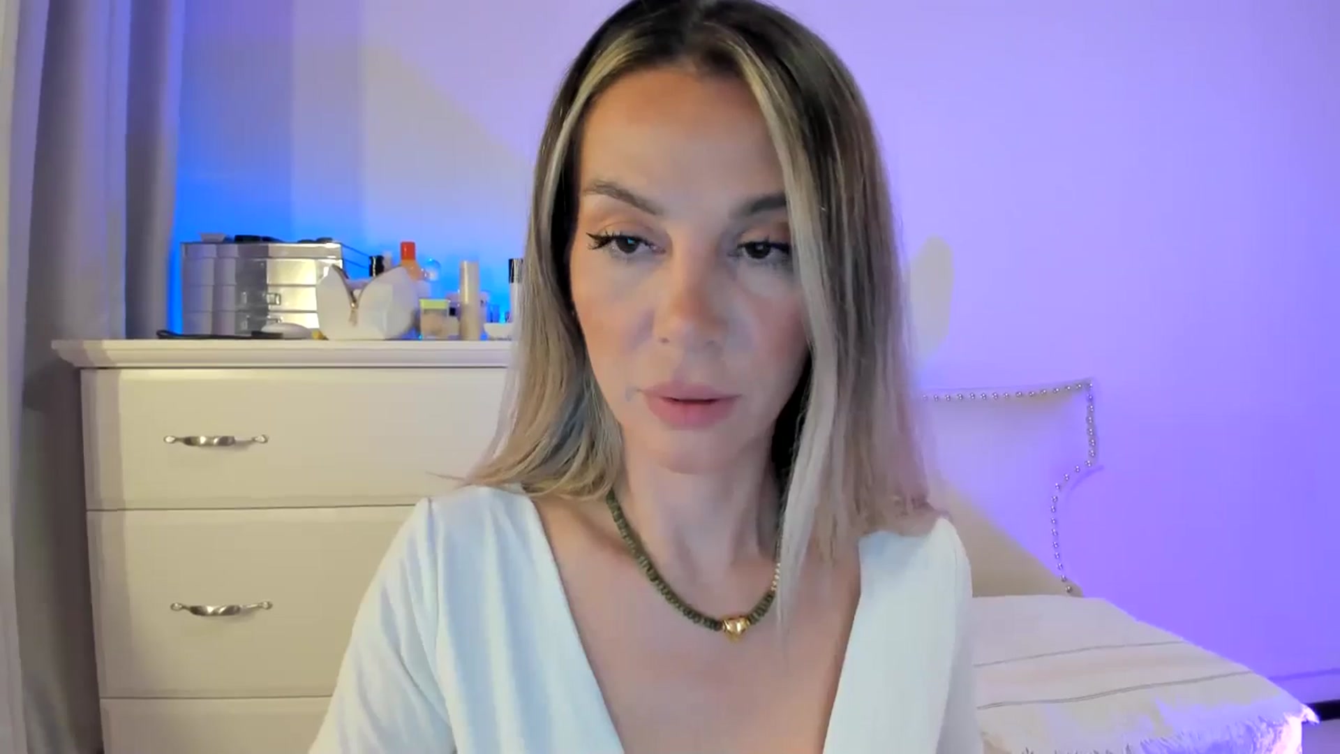 Gallery image thumbnail from Alesia_'s myfreecams stream on, 08/02/2025, 23:54 image 4 of 20