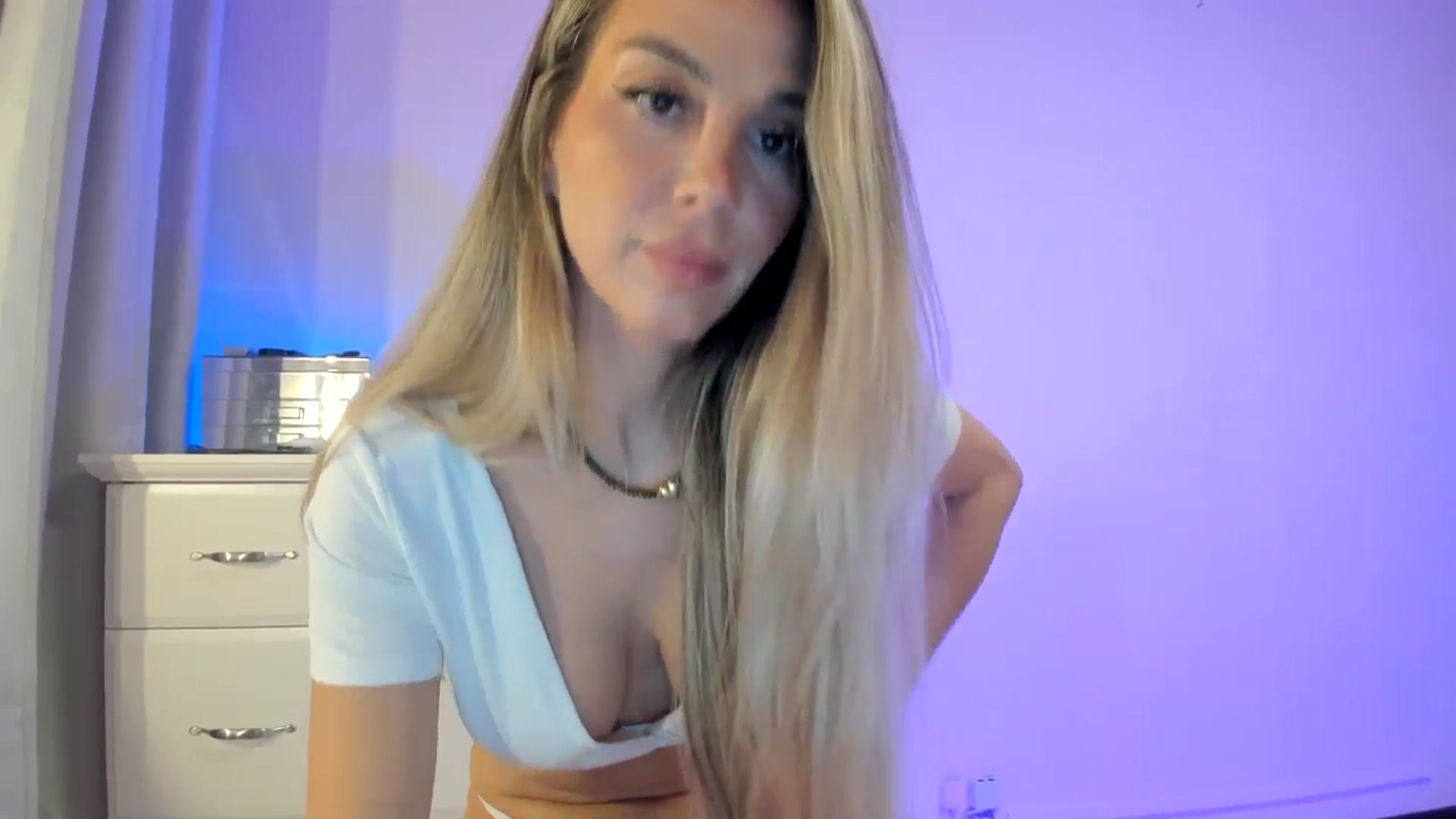 Gallery image thumbnail from Alesia_'s myfreecams stream on, 08/02/2025, 23:54 image 14 of 20