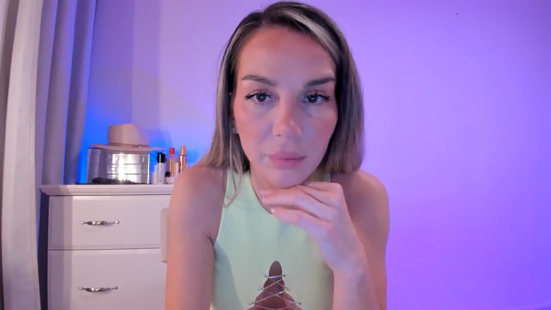 Gallery image thumbnail from Alesia_'s myfreecams stream on, 08/08/2025, 22:56 image 10 of 20