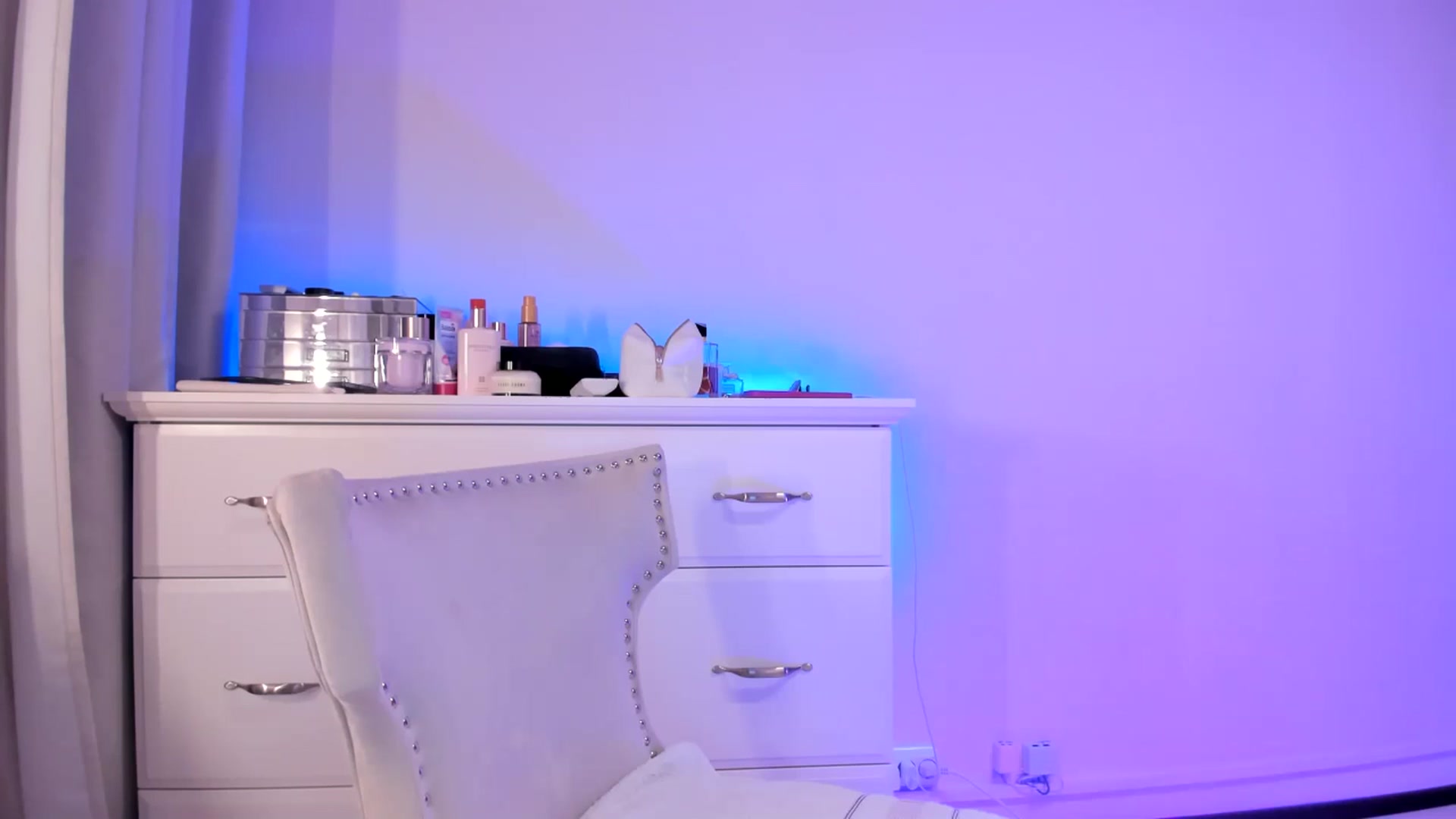 Gallery image thumbnail from Alesia_'s myfreecams stream on, 08/22/2025, 24:14 image 3 of 20