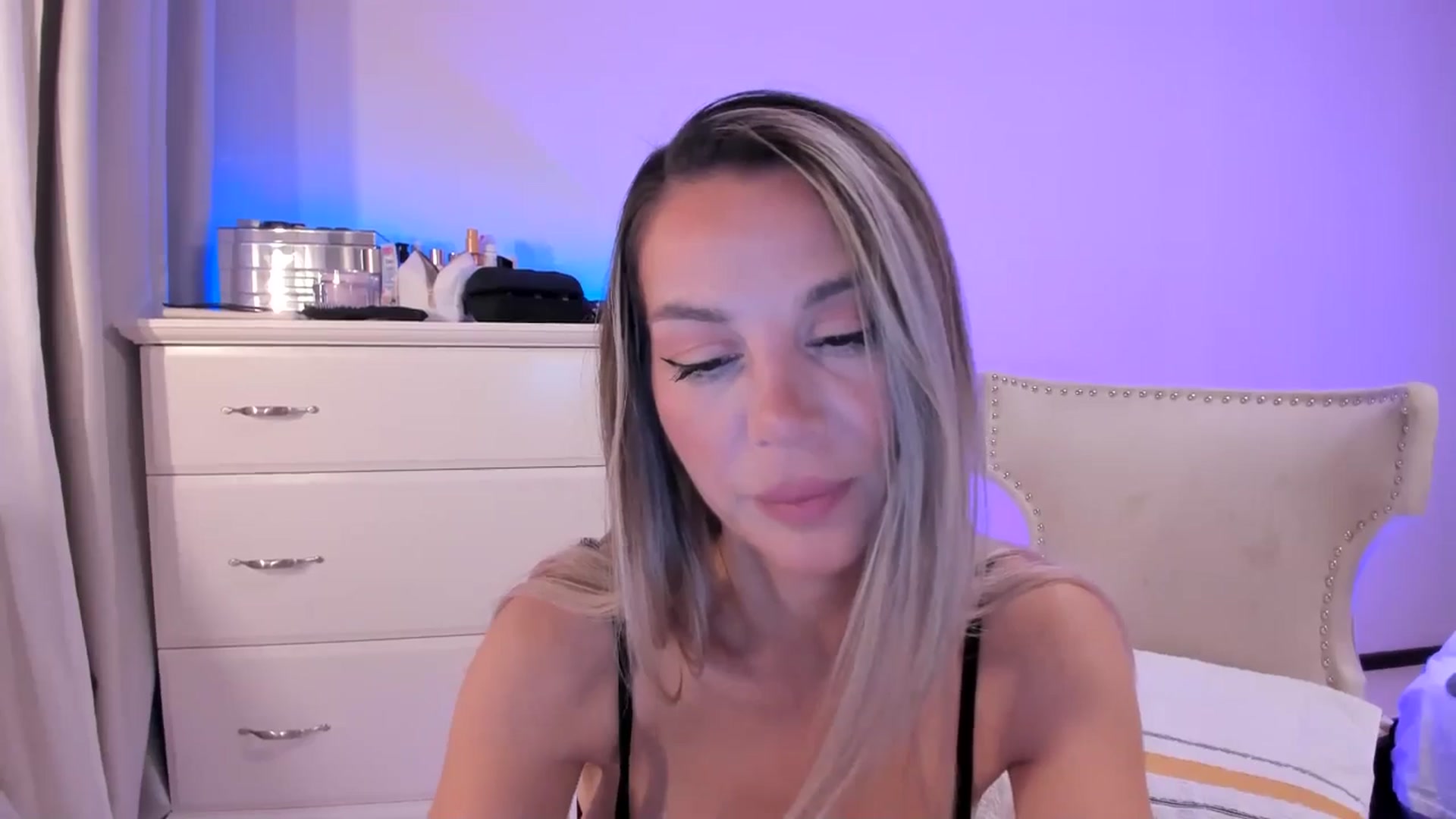 Gallery image thumbnail from Alesia_'s myfreecams stream on, 08/25/2025, 21:38 image 3 of 20