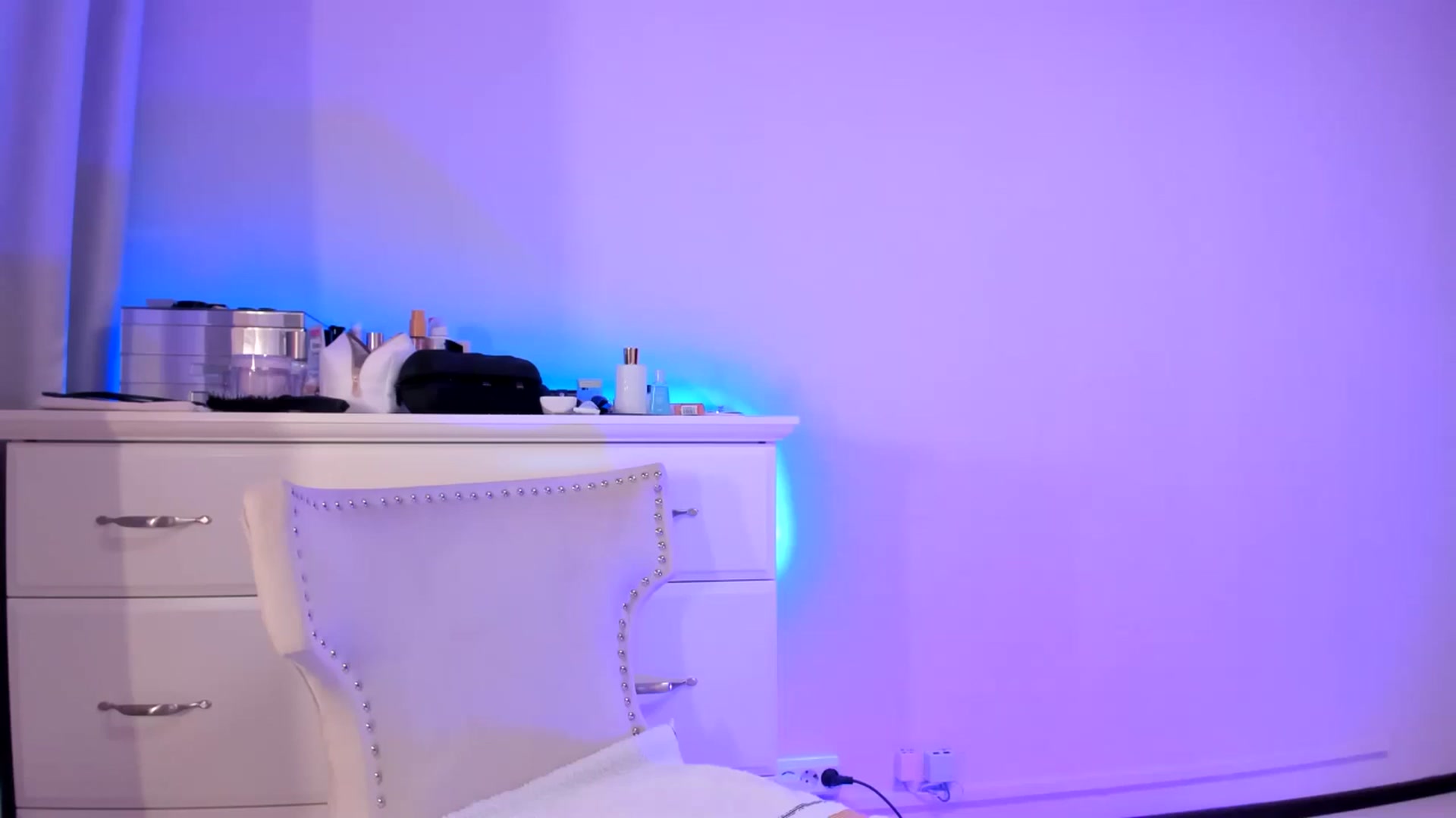 Gallery image thumbnail from Alesia_'s myfreecams stream on, 08/26/2025, 24:24 image 6 of 20