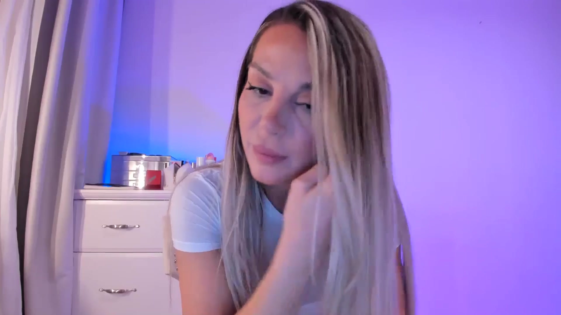 Gallery image thumbnail from Alesia_'s myfreecams stream on, 08/26/2025, 21:34 image 8 of 20