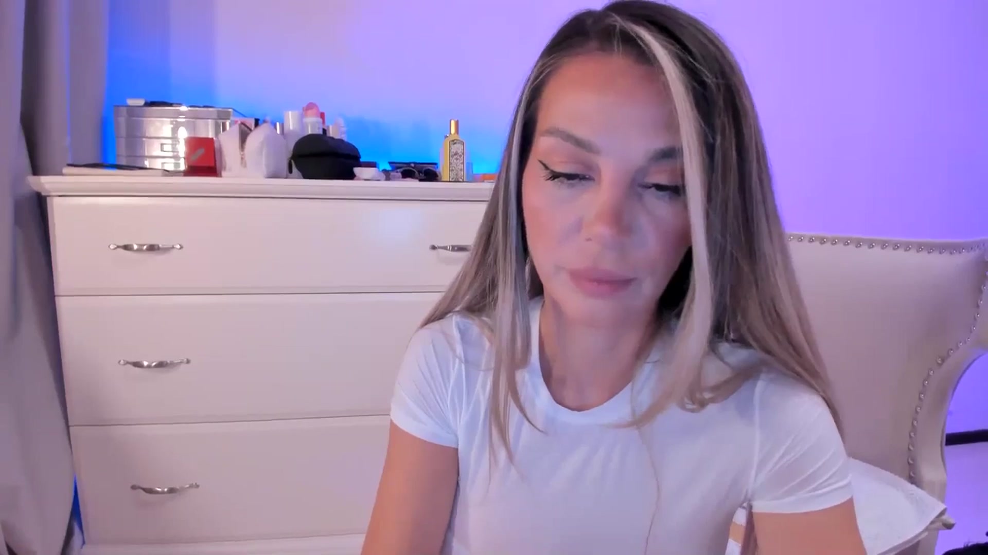 Gallery image thumbnail from Alesia_'s myfreecams stream on, 08/26/2025, 22:53 image 8 of 20