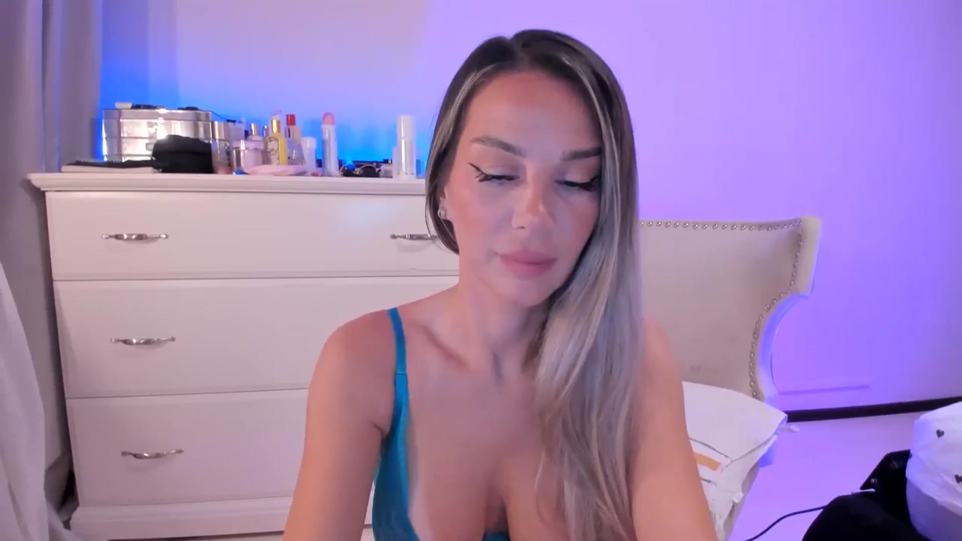 Gallery image thumbnail from Alesia_'s myfreecams stream on, 08/28/2025, 22:15 image 9 of 20