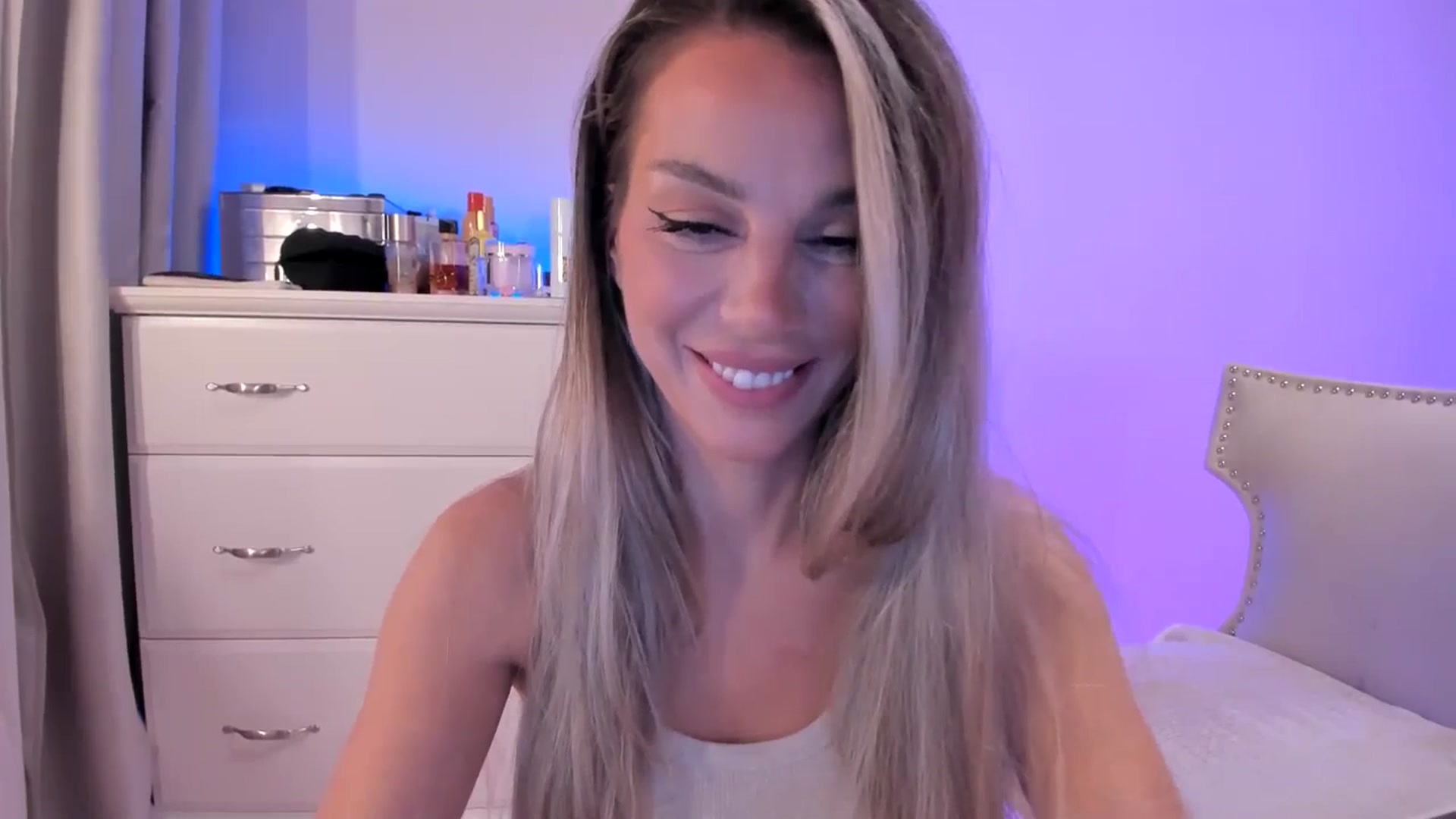 Gallery image thumbnail from Alesia_'s myfreecams stream on, 08/31/2025, 22:55 image 5 of 20