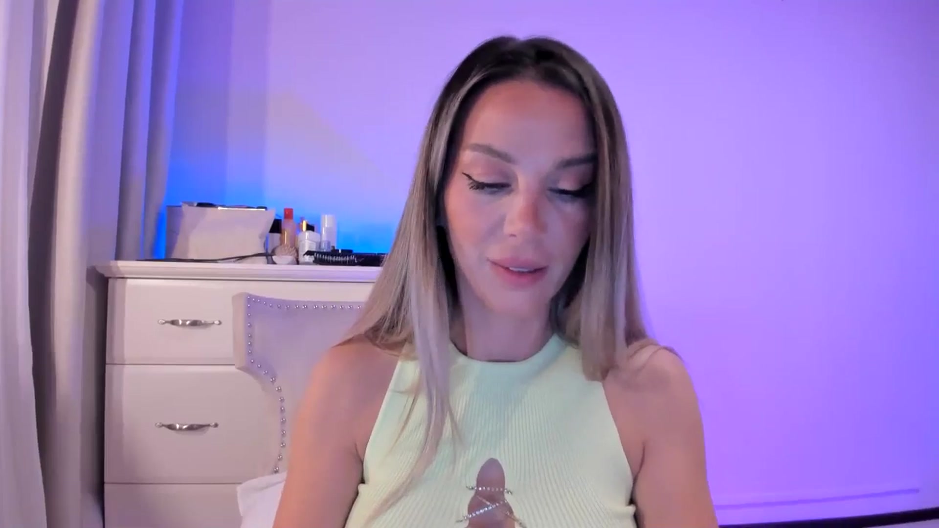 Gallery image thumbnail from Alesia_'s myfreecams stream on, 09/06/2025, 01:33 image 2 of 20