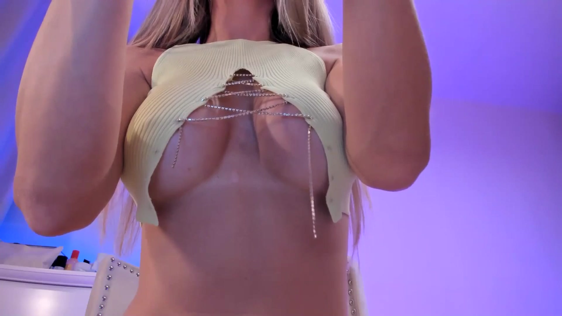 Gallery image thumbnail from Alesia_'s myfreecams stream on, 09/06/2025, 01:33 image 16 of 20