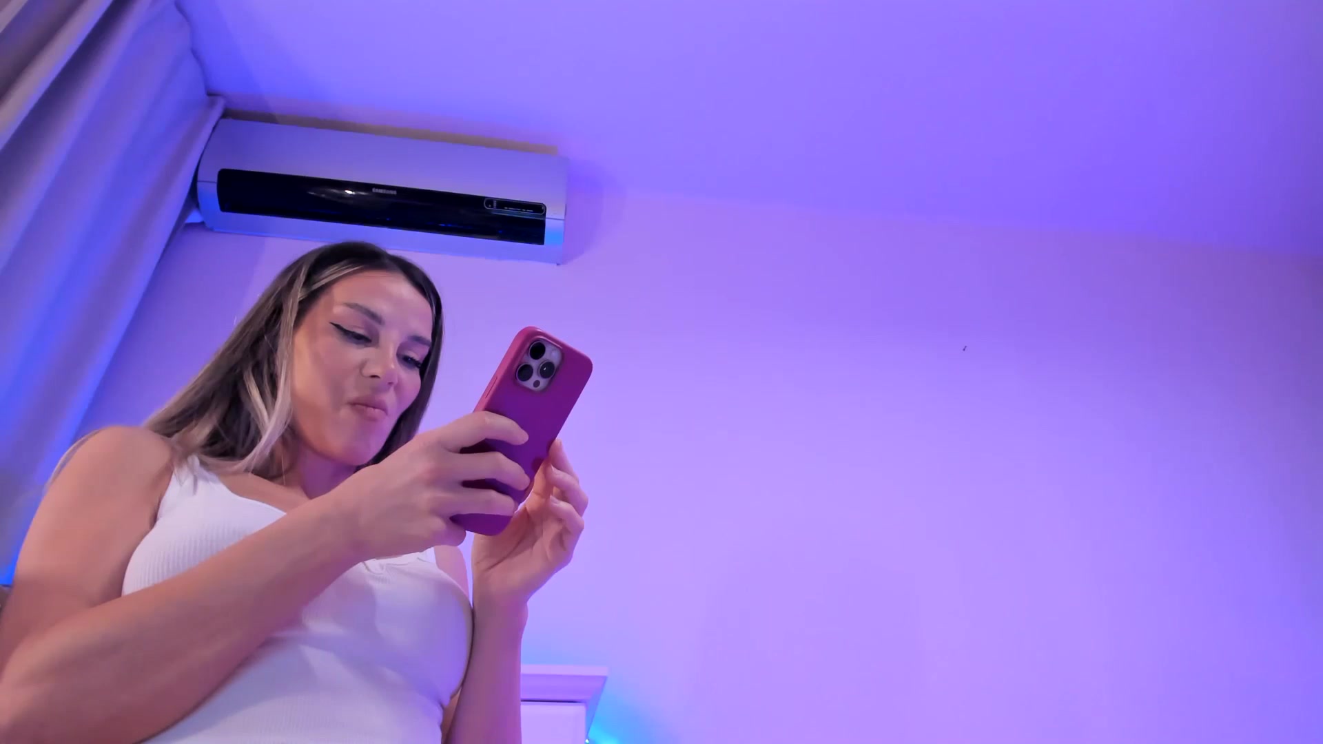 Gallery image thumbnail from Alesia_'s myfreecams stream on, 09/06/2025, 23:14 image 13 of 20