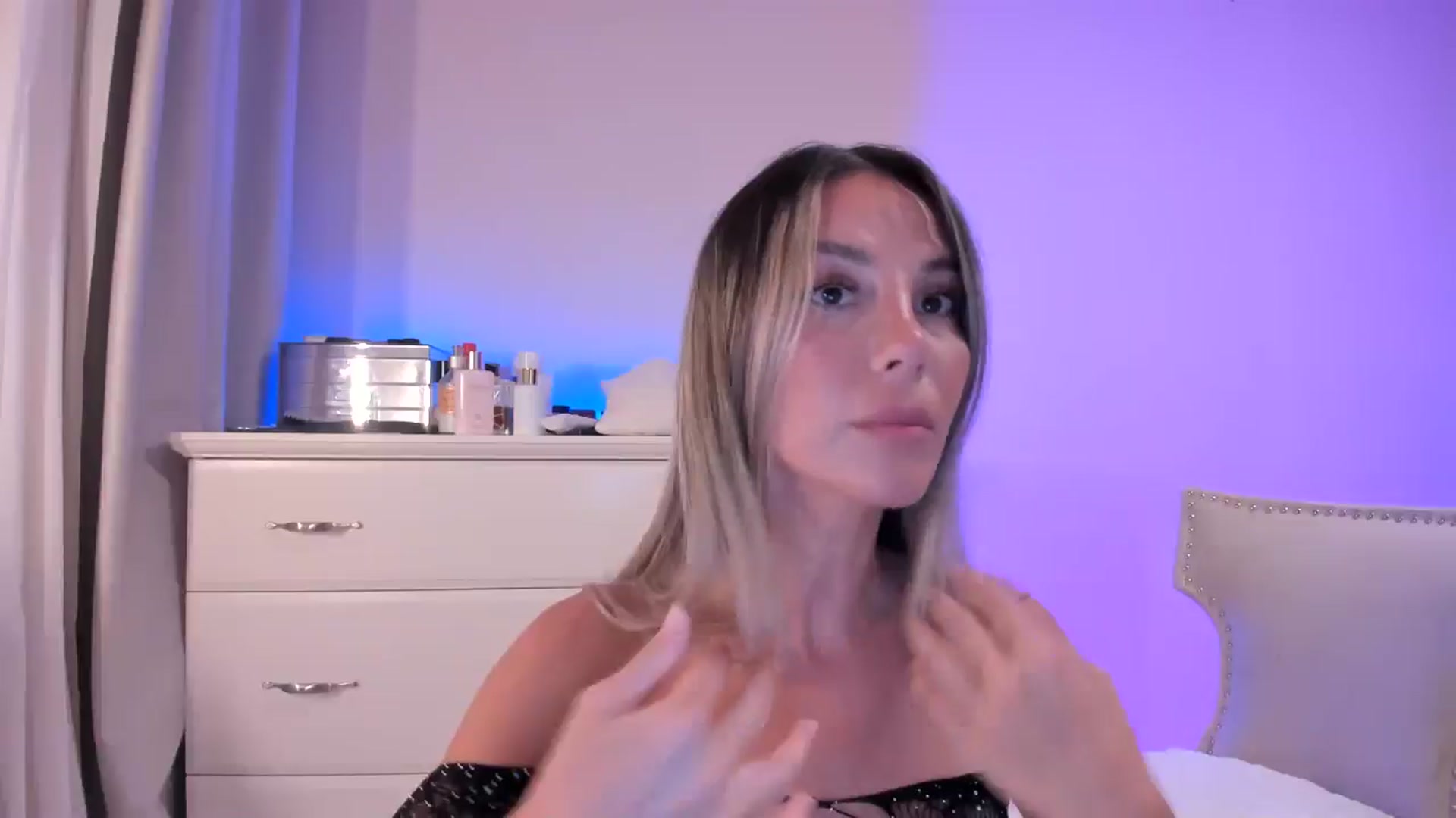 Gallery image thumbnail from Alesia_'s myfreecams stream on, 09/12/2025, 22:56 image 8 of 20