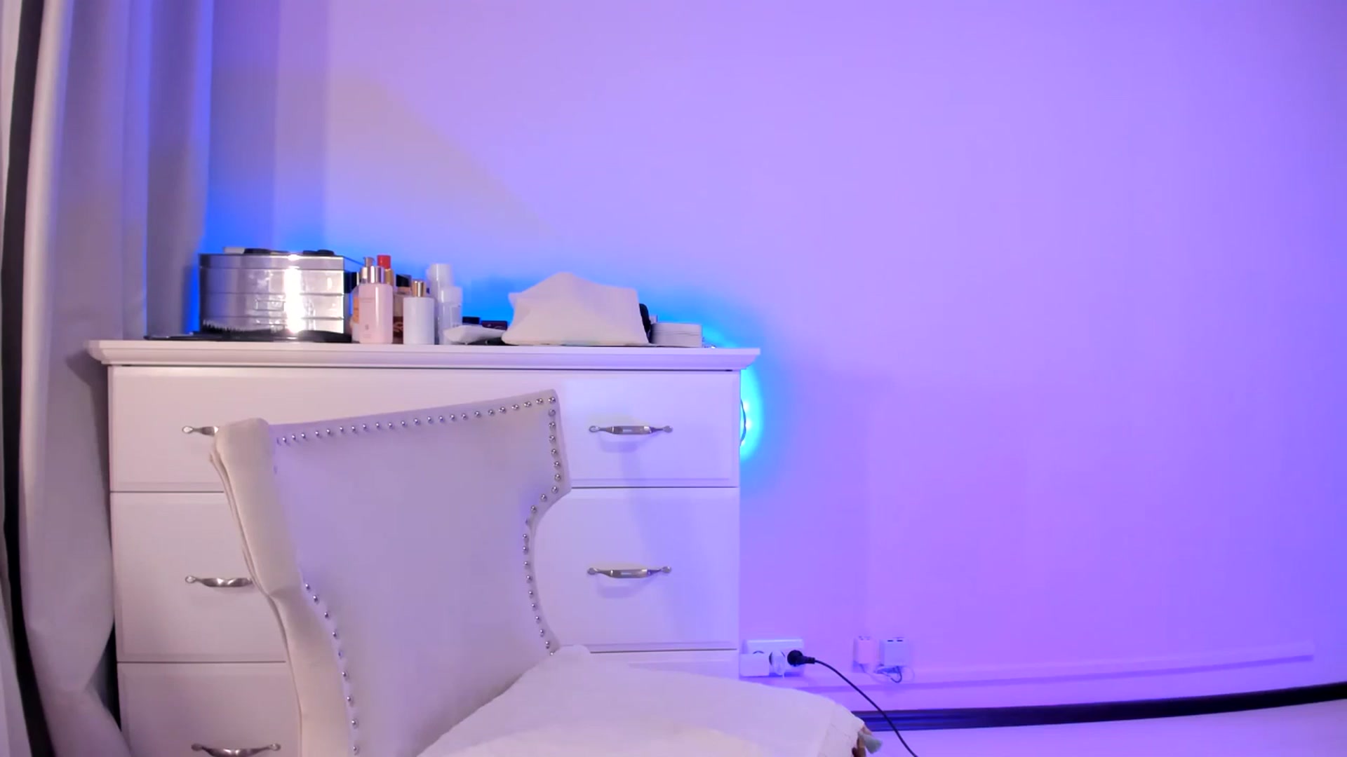 Gallery image thumbnail from Alesia_'s myfreecams stream on, 09/13/2025, 24:35 image 10 of 20