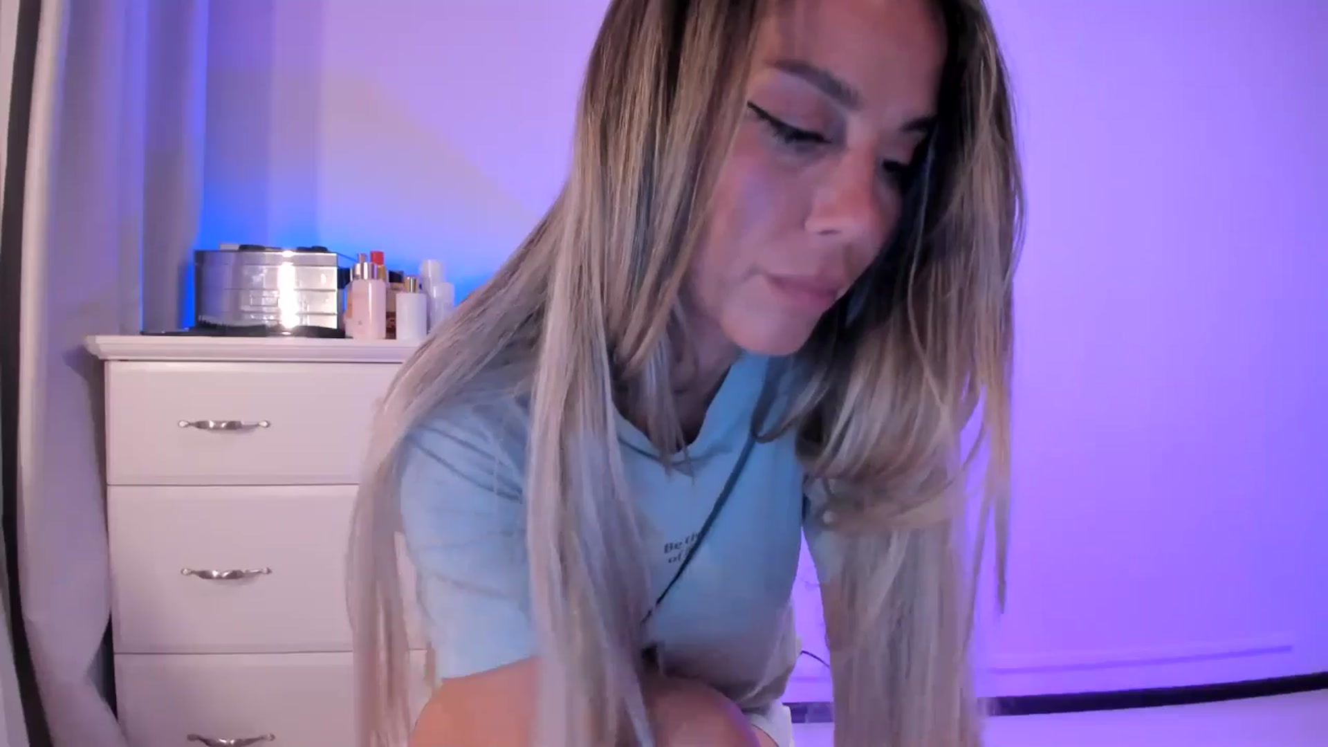 Gallery image thumbnail from Alesia_'s myfreecams stream on, 09/13/2025, 24:35 image 19 of 20