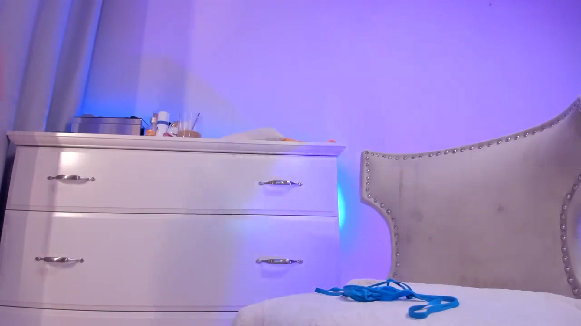 Gallery image thumbnail from Alesia_'s myfreecams stream on, 09/15/2025, 23:56 image 13 of 20