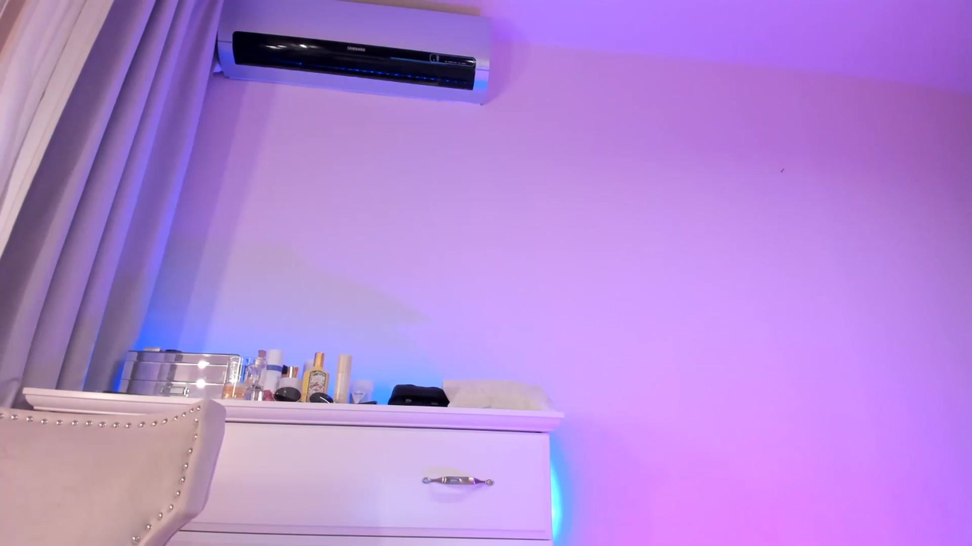 Gallery image thumbnail from Alesia_'s myfreecams stream on, 09/17/2025, 23:59 image 2 of 20