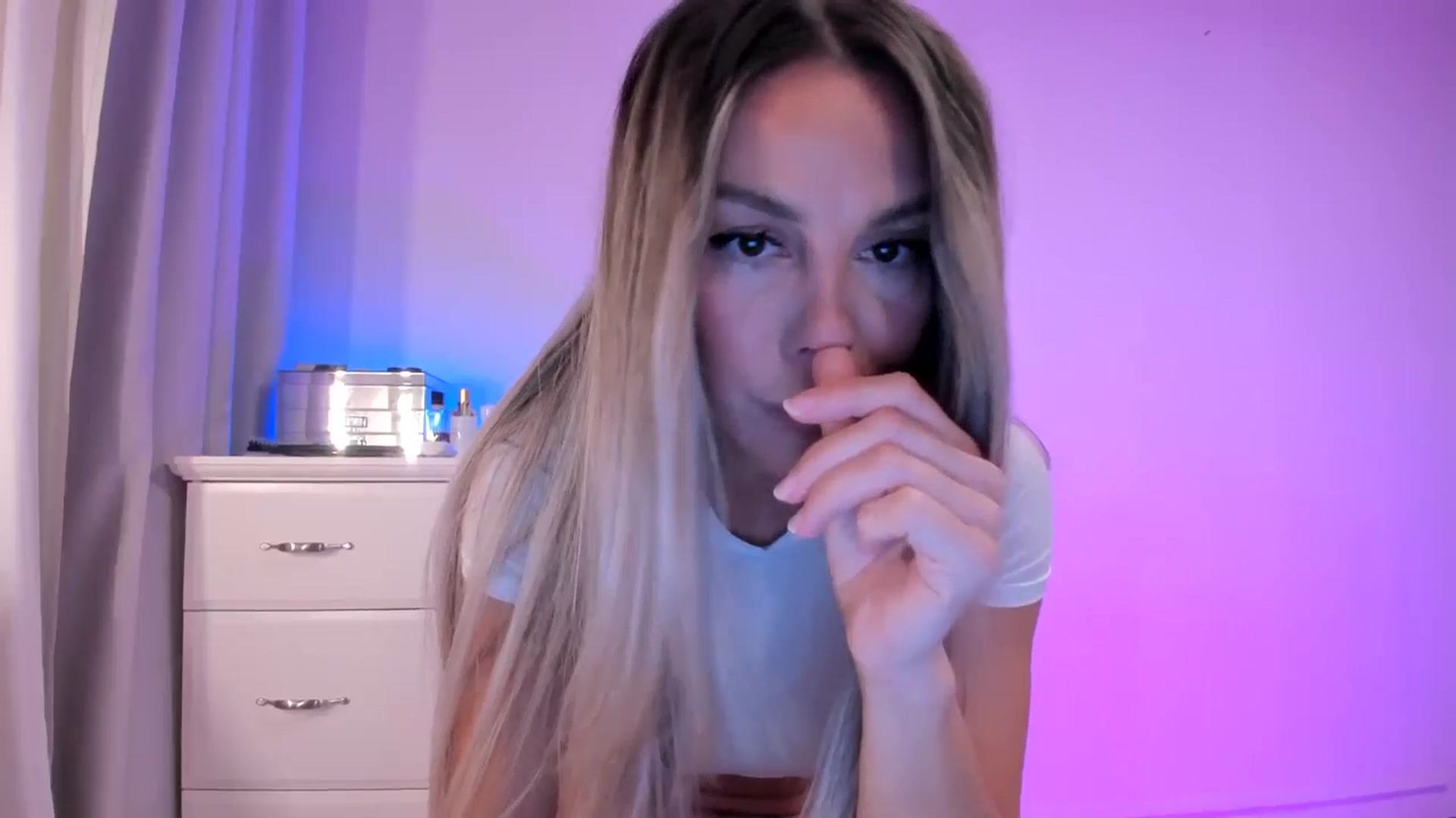 Gallery image thumbnail from Alesia_'s myfreecams stream on, 09/19/2025, 21:35 image 2 of 20