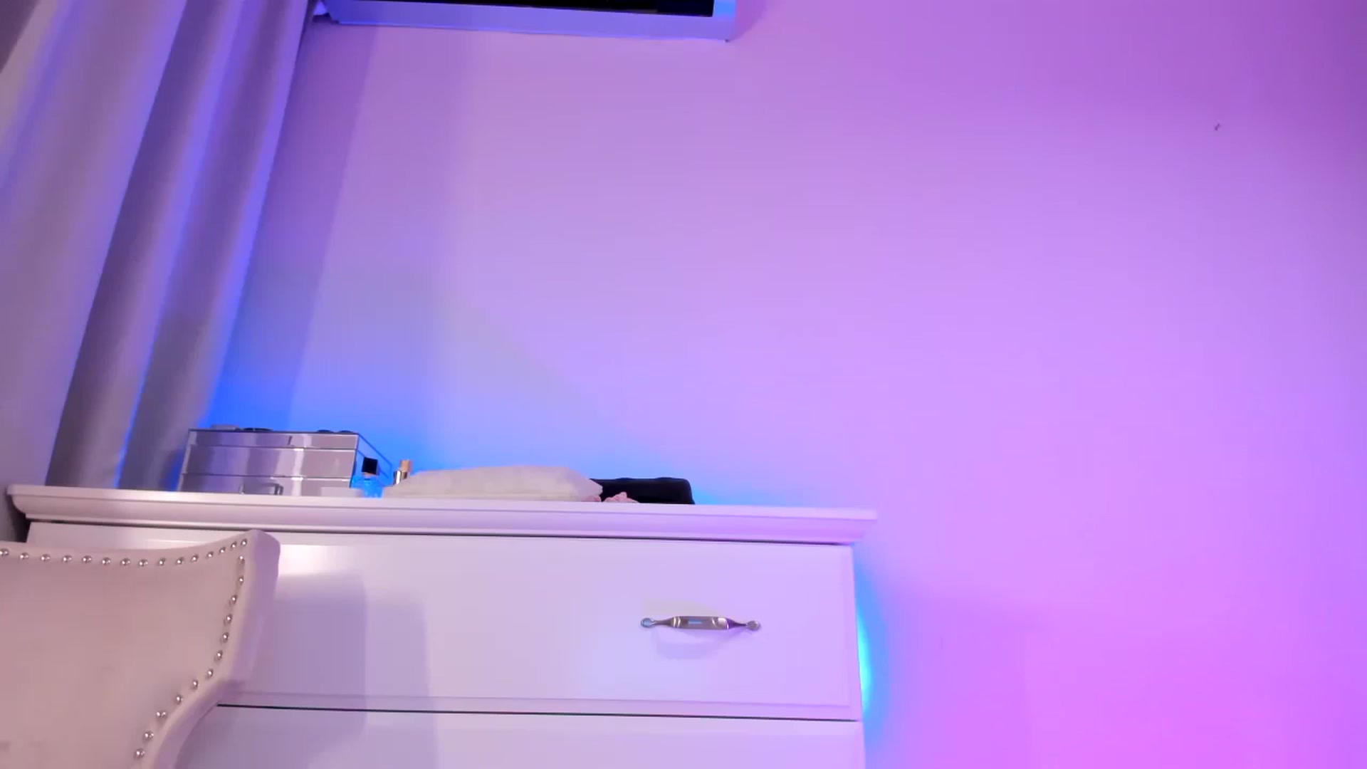 Gallery image thumbnail from Alesia_'s myfreecams stream on, 09/19/2025, 22:31 image 7 of 20