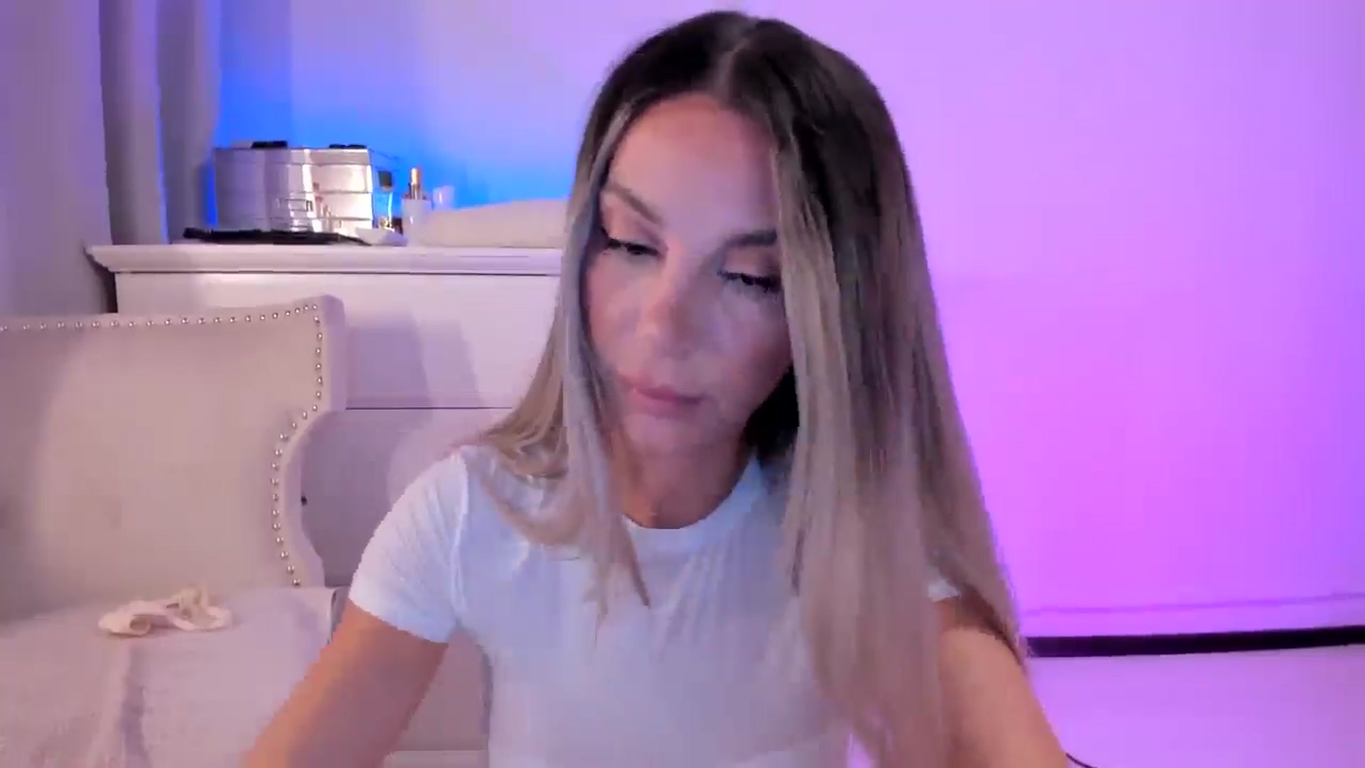 Gallery image thumbnail from Alesia_'s myfreecams stream on, 09/19/2025, 22:31 image 2 of 20