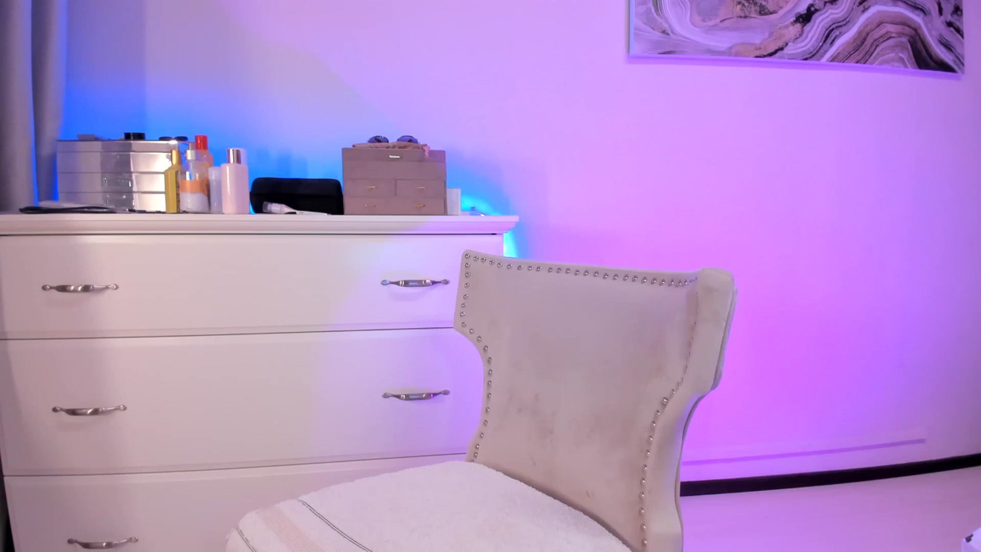 Gallery image thumbnail from Alesia_'s myfreecams stream on, 09/25/2025, 22:30 image 20 of 20