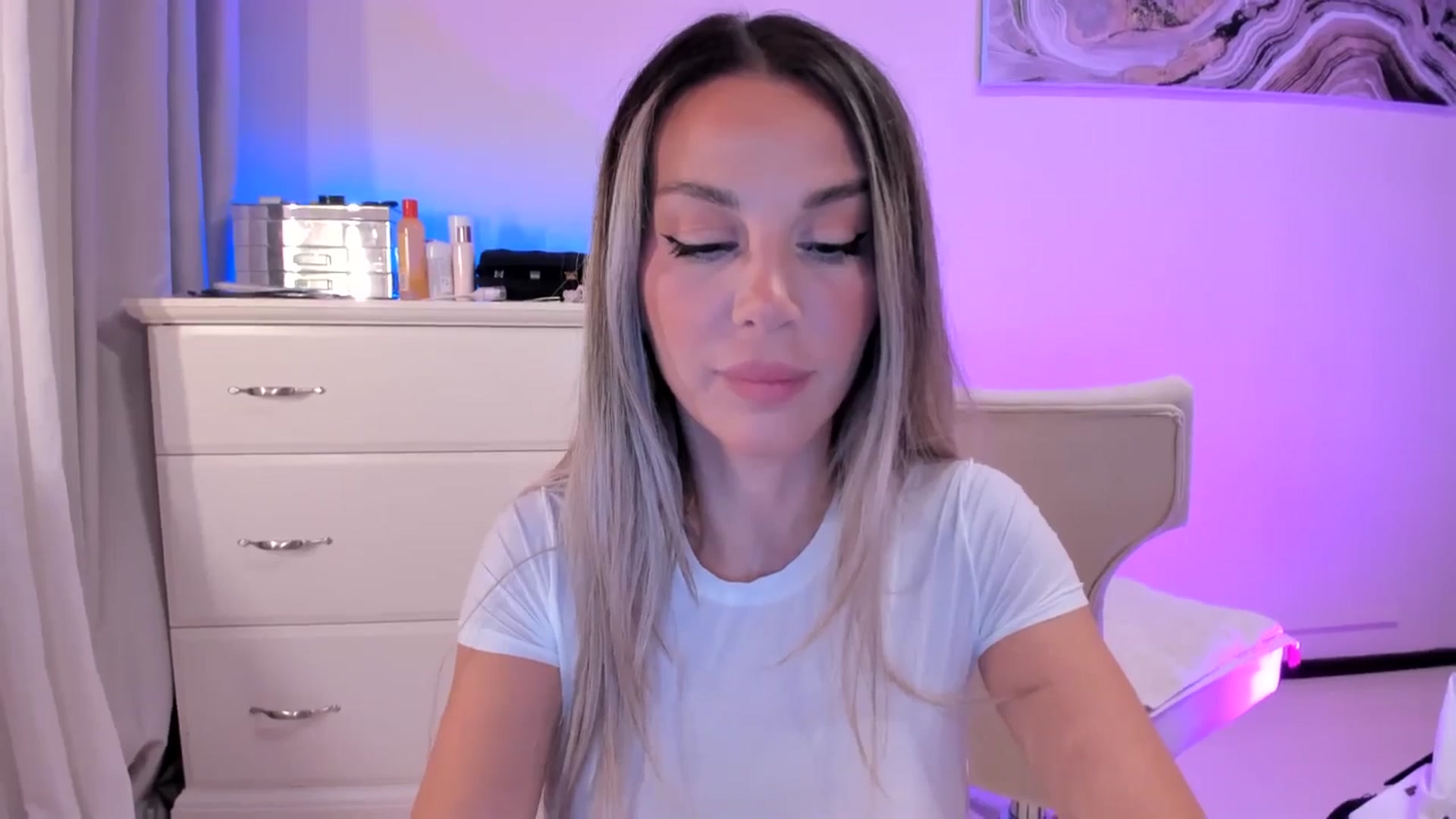 Gallery image thumbnail from Alesia_'s myfreecams stream on, 09/27/2025, 21:38 image 18 of 20