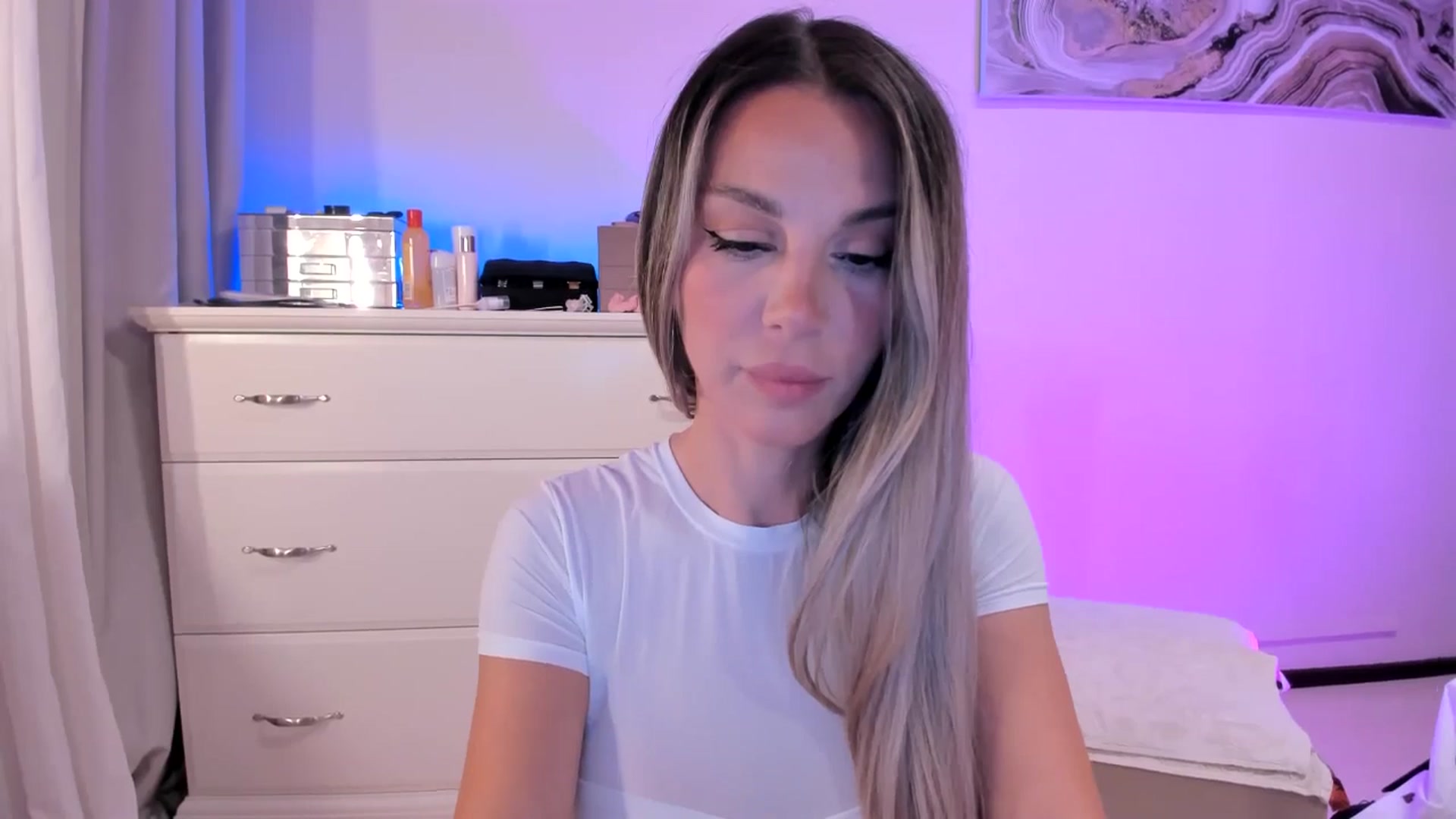 Gallery image thumbnail from Alesia_'s myfreecams stream on, 09/27/2025, 21:38 image 13 of 20