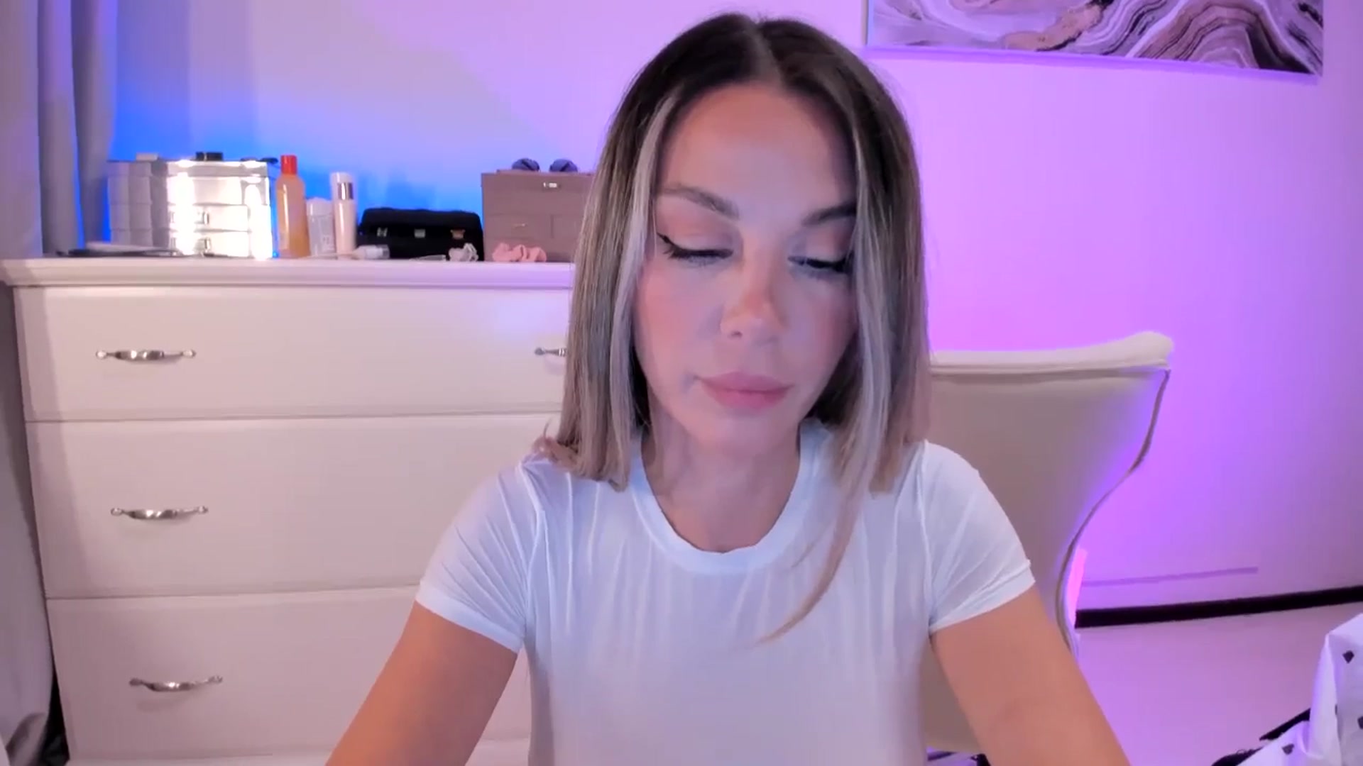 Gallery image thumbnail from Alesia_'s myfreecams stream on, 09/27/2025, 22:34 image 2 of 20