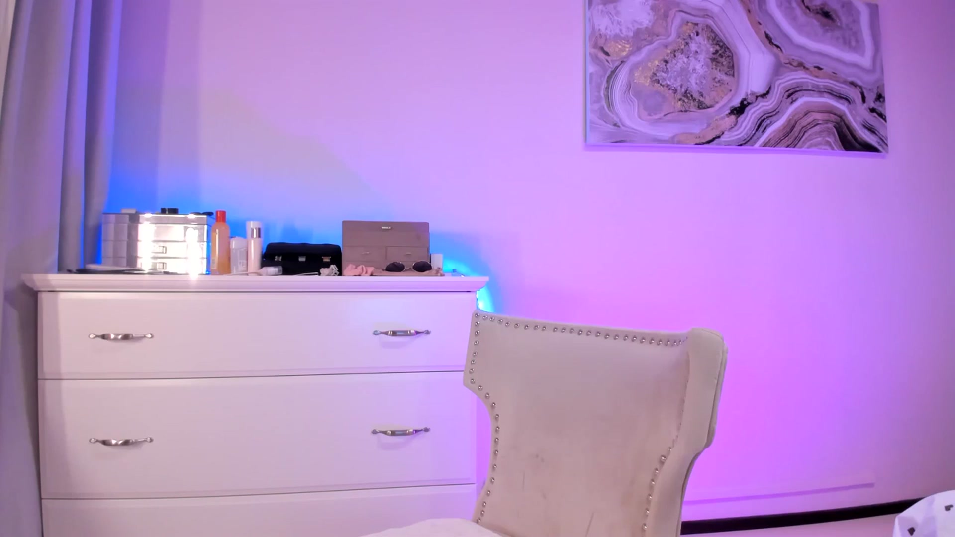 Gallery image thumbnail from Alesia_'s myfreecams stream on, 09/27/2025, 22:34 image 19 of 20