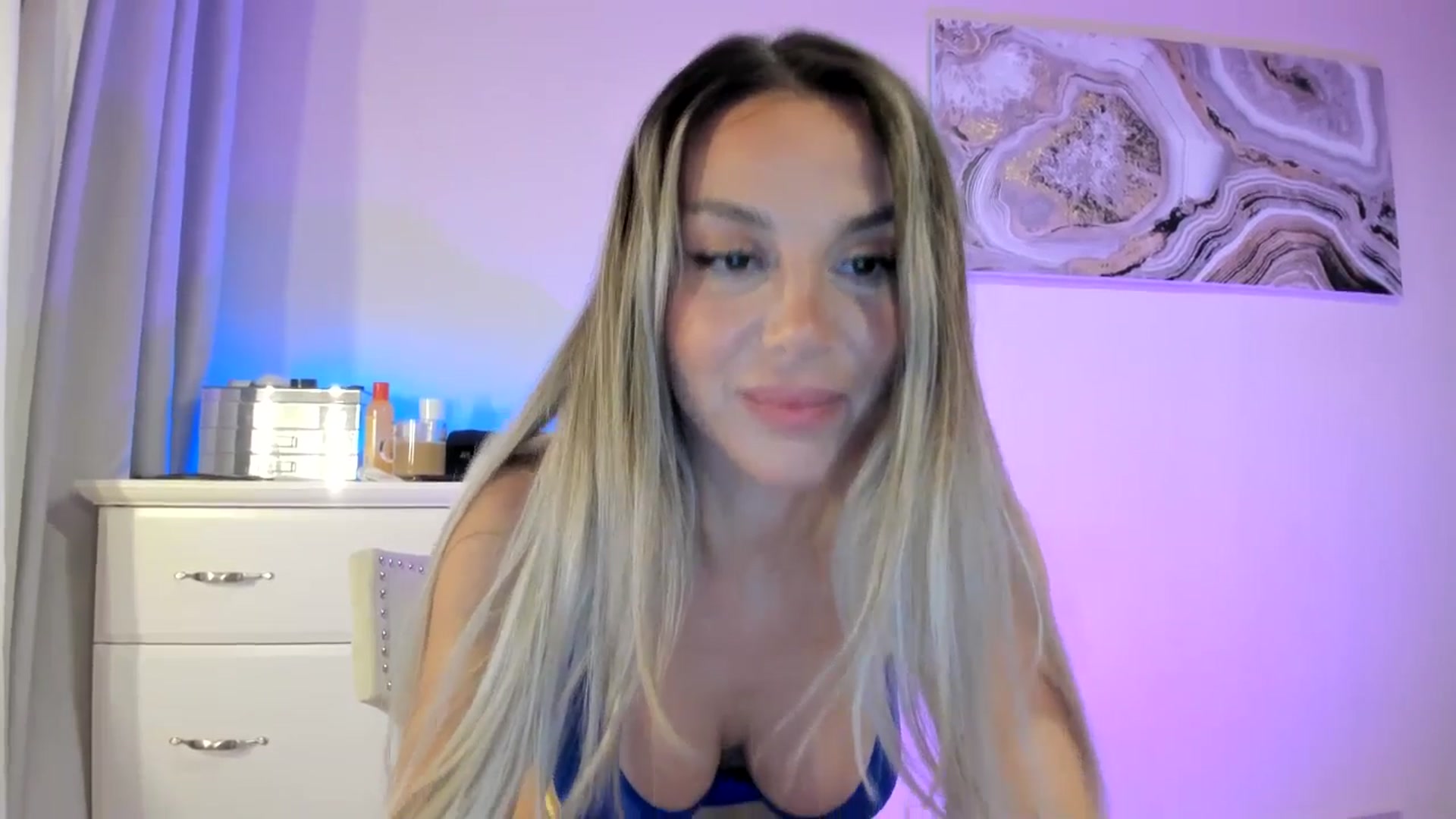 Gallery image thumbnail from Alesia_'s myfreecams stream on, 09/28/2025, 23:26 image 17 of 20