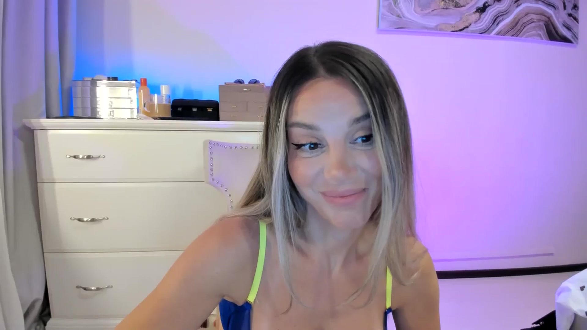 Gallery image thumbnail from Alesia_'s myfreecams stream on, 09/28/2025, 23:26 image 15 of 20