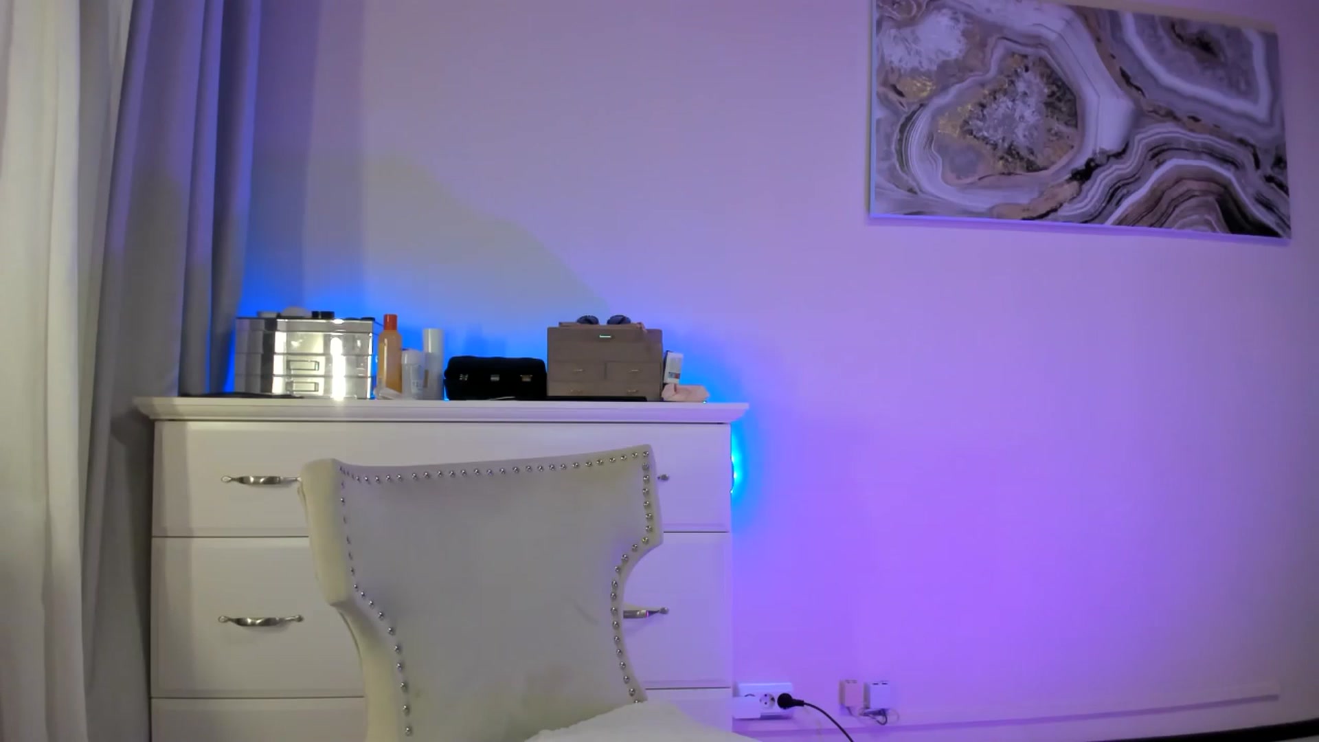 Gallery image thumbnail from Alesia_'s myfreecams stream on, 09/28/2025, 23:26 image 4 of 20