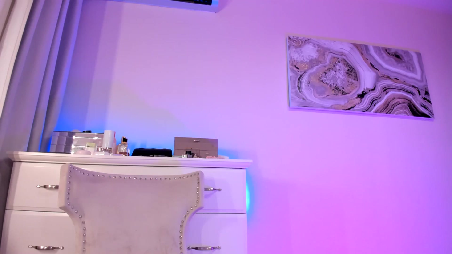 Gallery image thumbnail from Alesia_'s myfreecams stream on, 10/01/2025, 23:47 image 3 of 20
