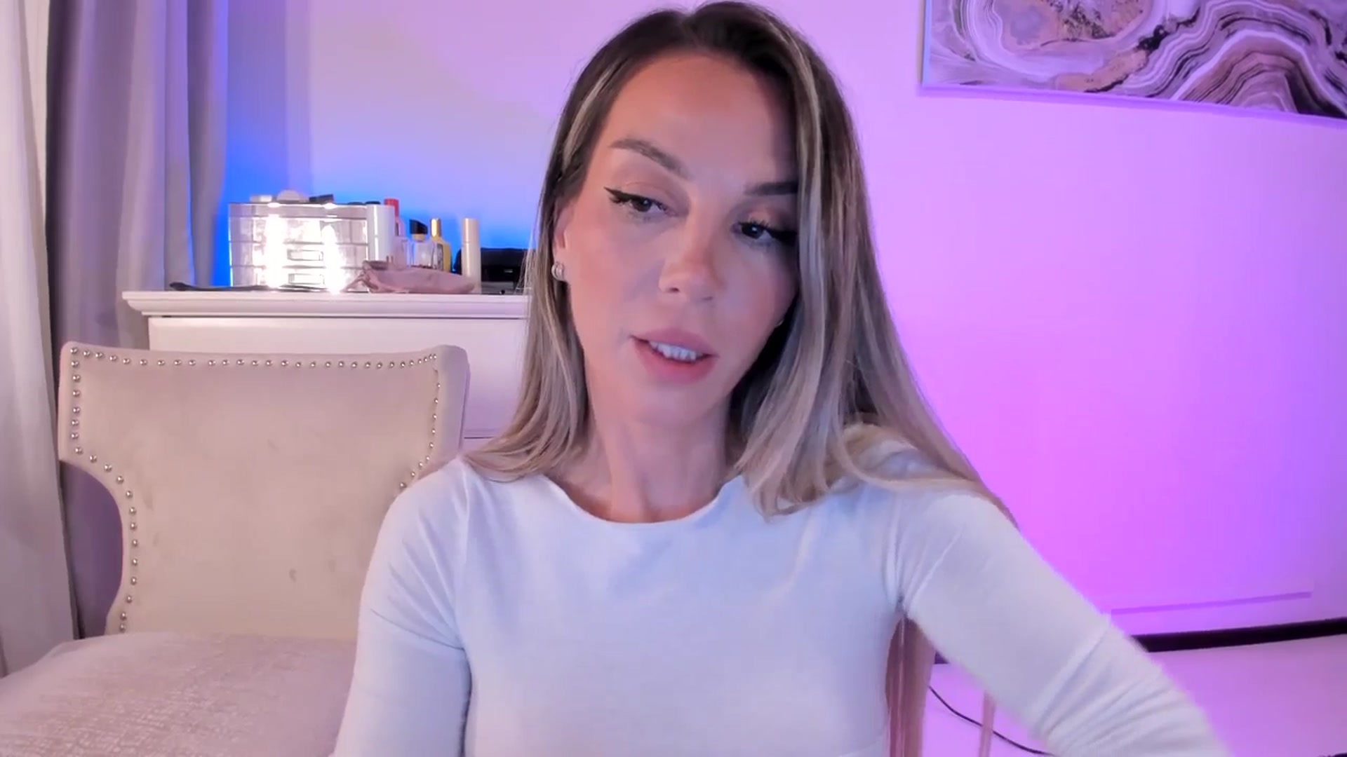 Gallery image thumbnail from Alesia_'s myfreecams stream on, 10/09/2025, 23:09 image 4 of 20