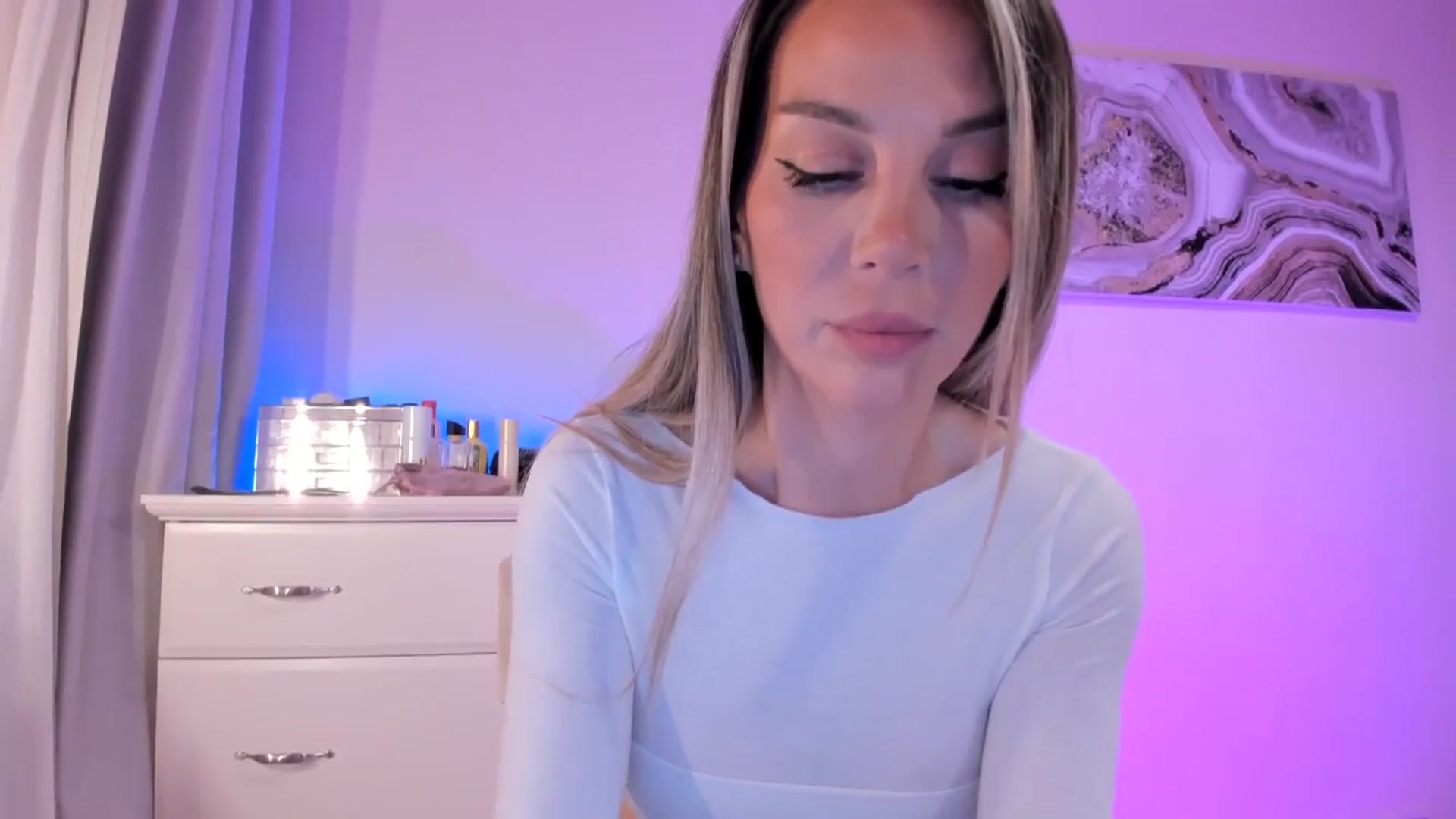 Gallery image thumbnail from Alesia_'s myfreecams stream on, 10/09/2025, 23:09 image 7 of 20